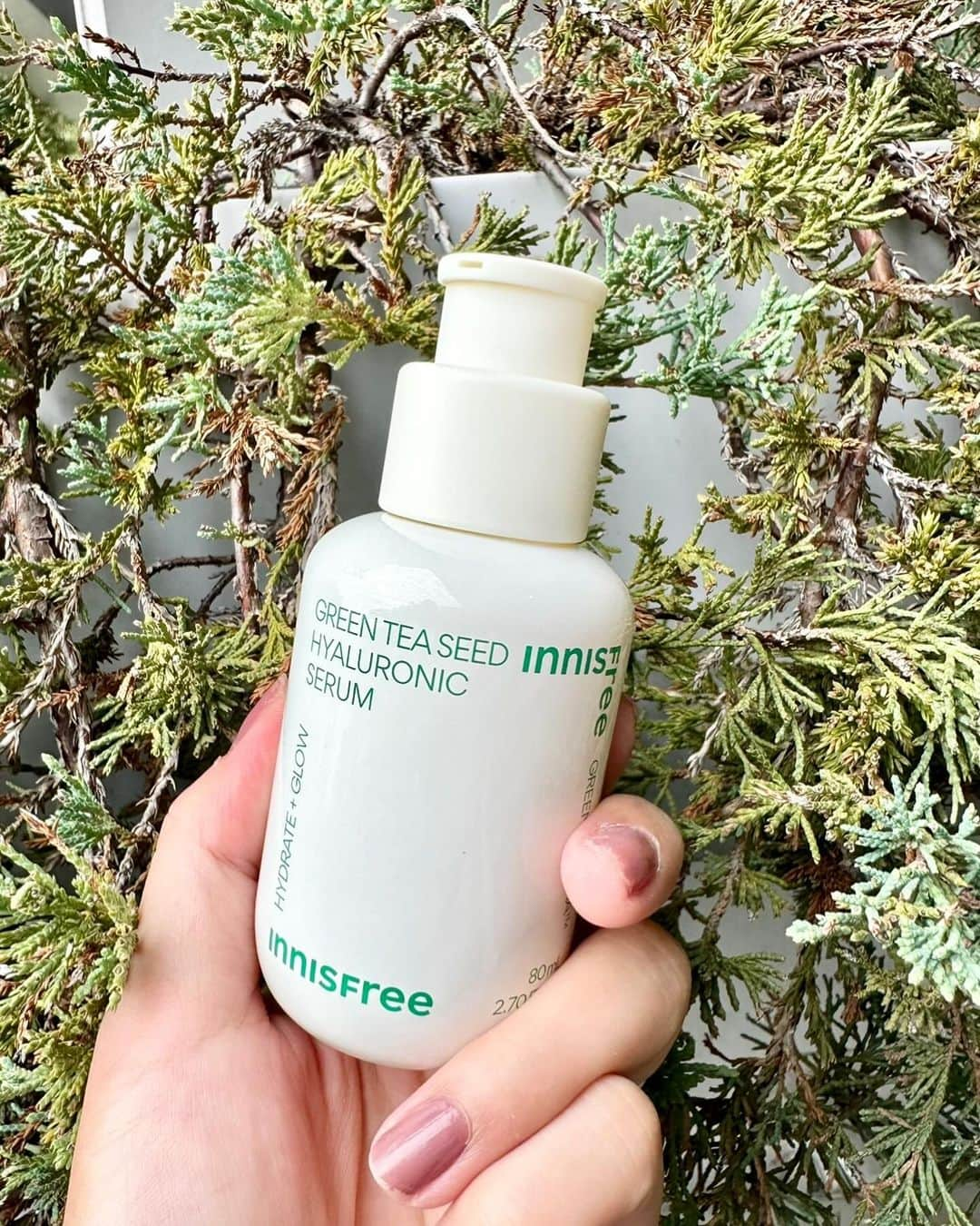 まあみさんのインスタグラム写真 - (まあみInstagram)「. . (@innisfreejapan ) 【イニスフリー】 グリーンティーシード ヒアルロン セラム  イニスフリーNo.1*1美容液がリニューアル🌿‬  保湿成分チャ葉エキスとナノカプセルヒアルロン酸*2が、 より素早く*3潤いを角質層のすみずみまで届けてくれる。  *1韓国イニスフリー美容液カテゴリー販売金額 (2021年売上） *2ヒアルロン酸Na、ヒアルロン酸、 ヒアルロン酸クロスポリマーNa、 加水分解ヒアルロン酸、アセチルヒアルロン酸Na *3 従来品と比較  導入美容液なので、 スキンケアの1番最初につけると良し🥰  7月1日から全国直営店 公式オンラインショップ Q0010、楽天市場店、Amazon、 @cosme SHOPPINGで販売中❣️  是非チェックしてみて下さい🕊️ . . #pr#イニスフリー #グリーンティーシードヒアルロンセラム #ヒアルロン酸#innifriends」10月28日 19時47分 - maami_1125