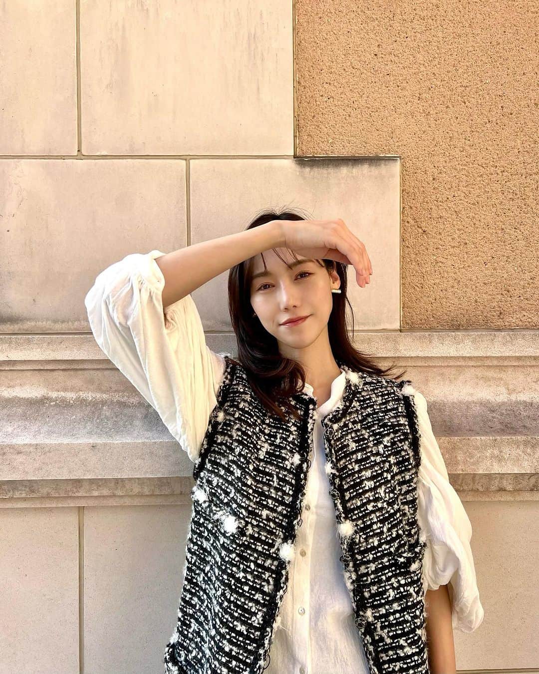 島村みやこのインスタグラム：「🌿  @chicjoc_official の展示会で 頼んでいたツイードロングジレと パンツが届いたので早速〜🕊️  ジーパン集めがち😗  やはりめちゃくちゃ可愛い✌️  ．」