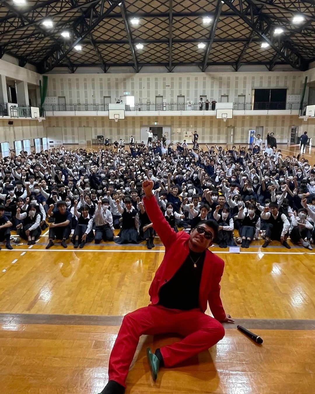 仲村光のインスタグラム：「バン仲村学校へ行こう‼︎ 筑前町立夜須中学校に、 #バン仲村」