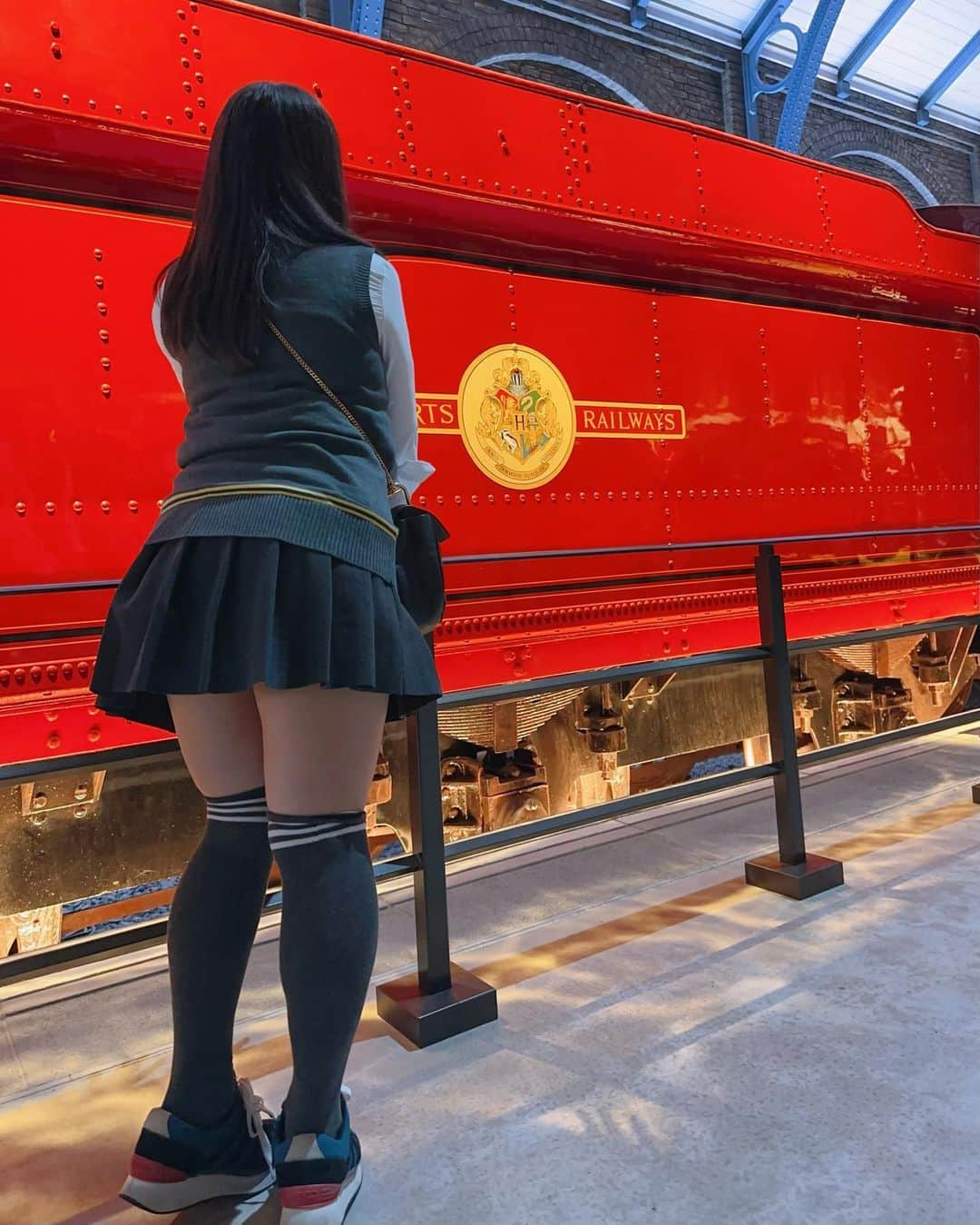 星野めいのインスタグラム：「HAPPY HALLOWEEN(⃔ ॑꒳ ॑*)⃕↝   @wbtourtokyo  #ハリーポッター #ハリーポッタースタジオツアー  #としまえん　#コスプレ　#japangirl #harrypotter #cosplay」
