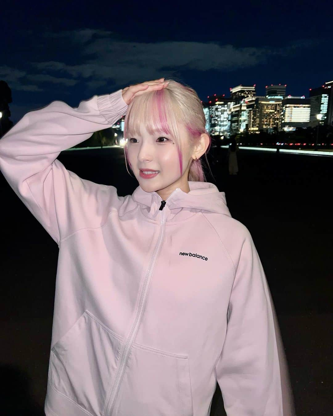 志村美希のインスタグラム：「🌃🩷🖤」