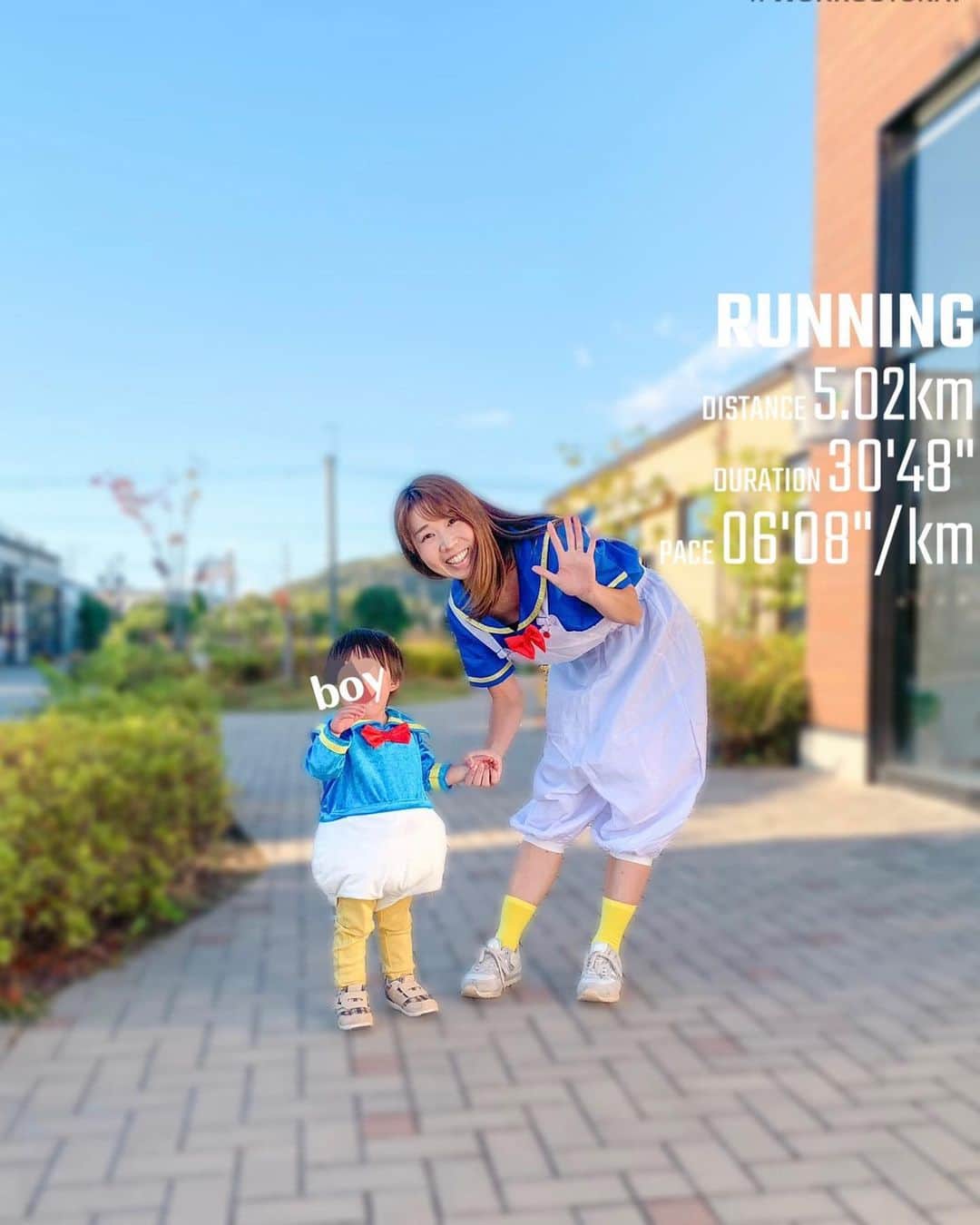 中橋舞のインスタグラム：「. 🎃Happy HALLOWEEN👻  朝ラン30分だけ→超特急で朝の諸々→仕事→ 息子の体操教室→買い物諸々→ハロウィンイベントと 今日はハードな一日だったけど 充実した1日に💕  2人でドナルド親子で ハロウィン仮装コンテストに🎃  賞はもらえなかったけど 我が息子が一番可愛かった💕 っていう親バカです🫶  イベントは全力で楽しみたい💕  顔は隠してますが ドナルドの息子は超可愛い❤️  息子のためなら何だって頑張れるけど 自分の好きなことも諦めたくはないから ランの時間も少ししか取れなくても全力で🫶  #ランニング #run  #ランニング女子 #ママランナー」