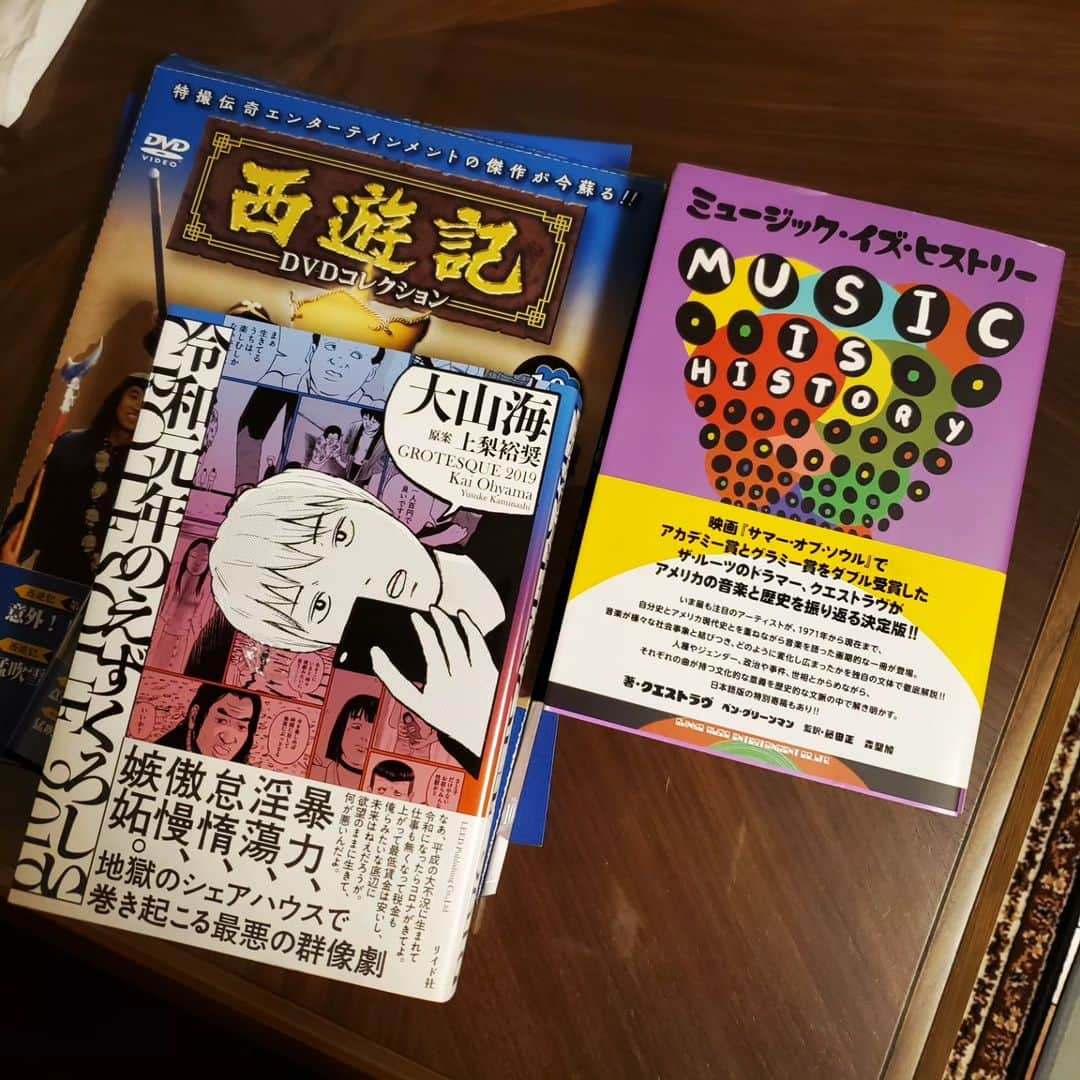 ANI のインスタグラム：「ただいま、神保町の書泉グランデ6階にてスチャダラパーコーナーあります。 メンバーおすすめの本等。会場で売ってる「余談」も売ってます。 写真はその時に購入した本とか。 西遊記はDVDマガジン。夏目雅子扮する三蔵法師が狂う回、オススメ。」