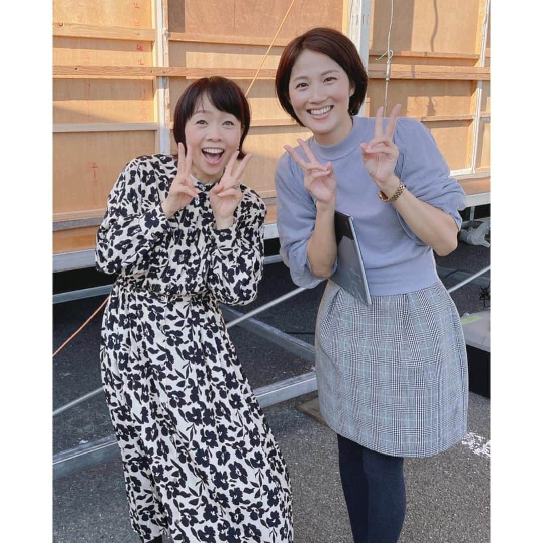 杉岡沙絵子のインスタグラム：「🎙🎶 　 今日はNTN（株）磐田製作所様の 秋祭りのMCを務めさせていただきました！ 　 4年ぶりの開催で企画された社員のみなさんも 「お客さん来てくれるかな？」 「久しぶりだから不安なことも多くて、、」 とおっしゃっていましたが そんな気持ちを吹き飛ばす程のお祭り日和で☀️ たーーくさんの方にご来場いただきました✨ 　 私もこれ程のお客様がいらっしゃる イベントはすごく久しぶりで、 対面で会場の雰囲気を感じながら みんながにこにこされているお顔を拝見しながら 仕事ができることが 本当に幸せなことだなぁと噛み締めながら 喋らせていただきました😭 　 そして、久しぶりに恩師・久保ひとみさんと 一緒にお仕事もできて感激！！！ 懐かしい話しや文春砲など（笑） みんなを引き込む魅力たっぷりの久保さんの さすがのトーク力に圧倒されました🤣 　 そして、私と一緒にMCを務めてくださった 実行委員長Iさん！（写真2枚目🤳） なんと常菊野球部出身・元NTN野球部だったということで 野球トークにも花が咲き MCの相性もバッチリだったのではないでしょうか〜🤣 　 　 みなさん、素敵な時間をありがとうございました💕 　 　 ・ ・ #NTN#NTN磐田製作所#秋祭り #司会#MC#久保ひとみ さん」