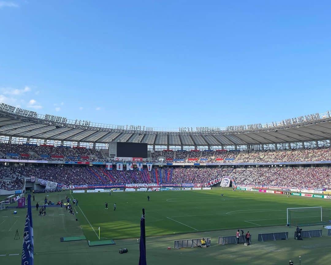山下航平さんのインスタグラム写真 - (山下航平Instagram)「vsFC東京🔵🔴  2-1でサンフレッチェ広島の勝利！🟣🟣 アウェイで広島の応援をするのは初めてだったけど、アウェイで勝った時の気持ち良さたるや！  ゴール裏もほぼ初めてで1人だったし緊張してたけど、応援歌やコールも昔から聴き馴染んでたものだから応援もしやすかった📣  今年はJリーグの色々試合見に行ったけどやっぱ広島が勝つ試合が1番楽しい！地元愛💜  #サンフレッチェ広島 #sanfrecce  #jleague」10月28日 19時58分 - kouhei_yamashita_official