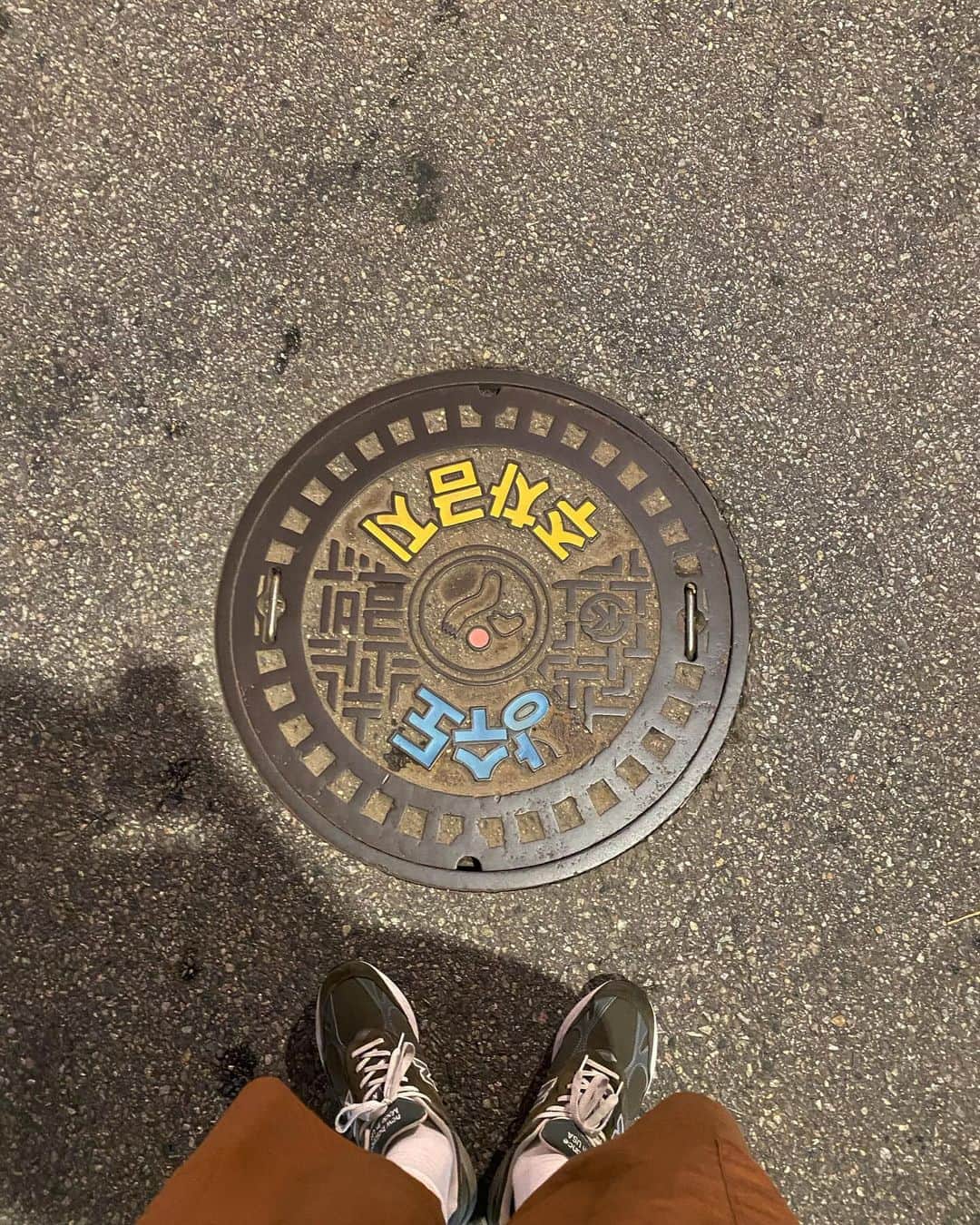 澤本夏輝さんのインスタグラム写真 - (澤本夏輝Instagram)「저는 나츠키입니다 マンホールどっちから読むかわからなかった。 勉強不足。逆な気がしてる。  #マンホール好きと繋がりたい #マンホール #マン　#ホール」10月28日 19時59分 - natsukisawamoto_official