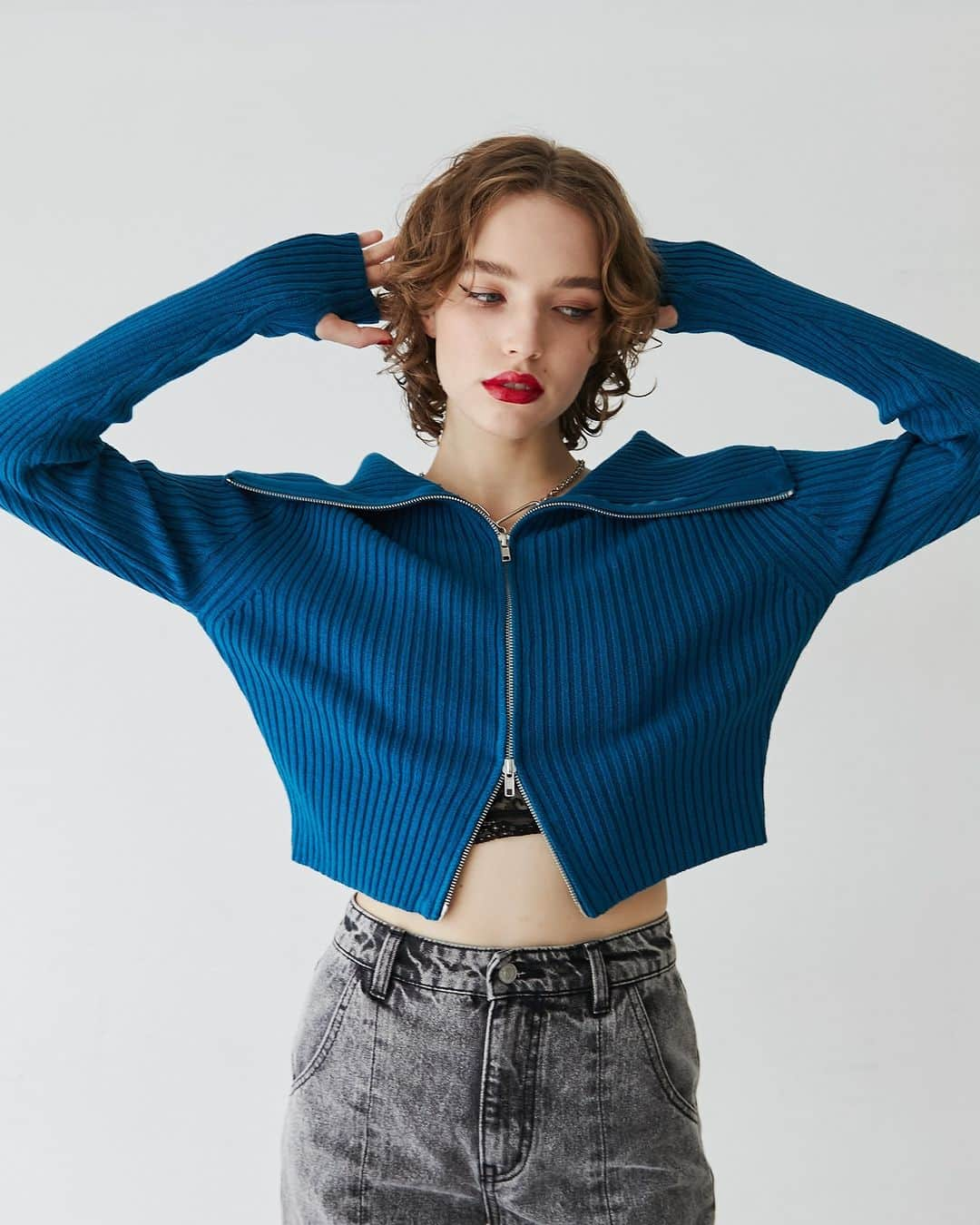 jouetieのインスタグラム：「【 PRE ORDER 】  ▼knit #オフショルZIPリブニットカーデ ¥7,920(tax in) IVR/BLK/BLU  ▼bottoms #フロントZIPデニム ¥9,900(tax in) BLK/PPL/BRN  TOPページURLからチェック✔️ 商品詳細は画像をタップ🛒📌  #jouetie #ジュエティ #jouetie_ootd #jouetie_ootd  ----------------------------------------------- #fashion #drmartens #coordinate #code #コーデ #コーディネート #street #ストリート #ストリートファッション #MIXスタイル #MIXコーデ #マーチン #マーチンコーデ #オフショルダー ＃オフショルニット #ブルーコーデ #カジュアルコーデ #カジュアル女子 #デニムコーデ #デニムパンツ #ストリート系女子」