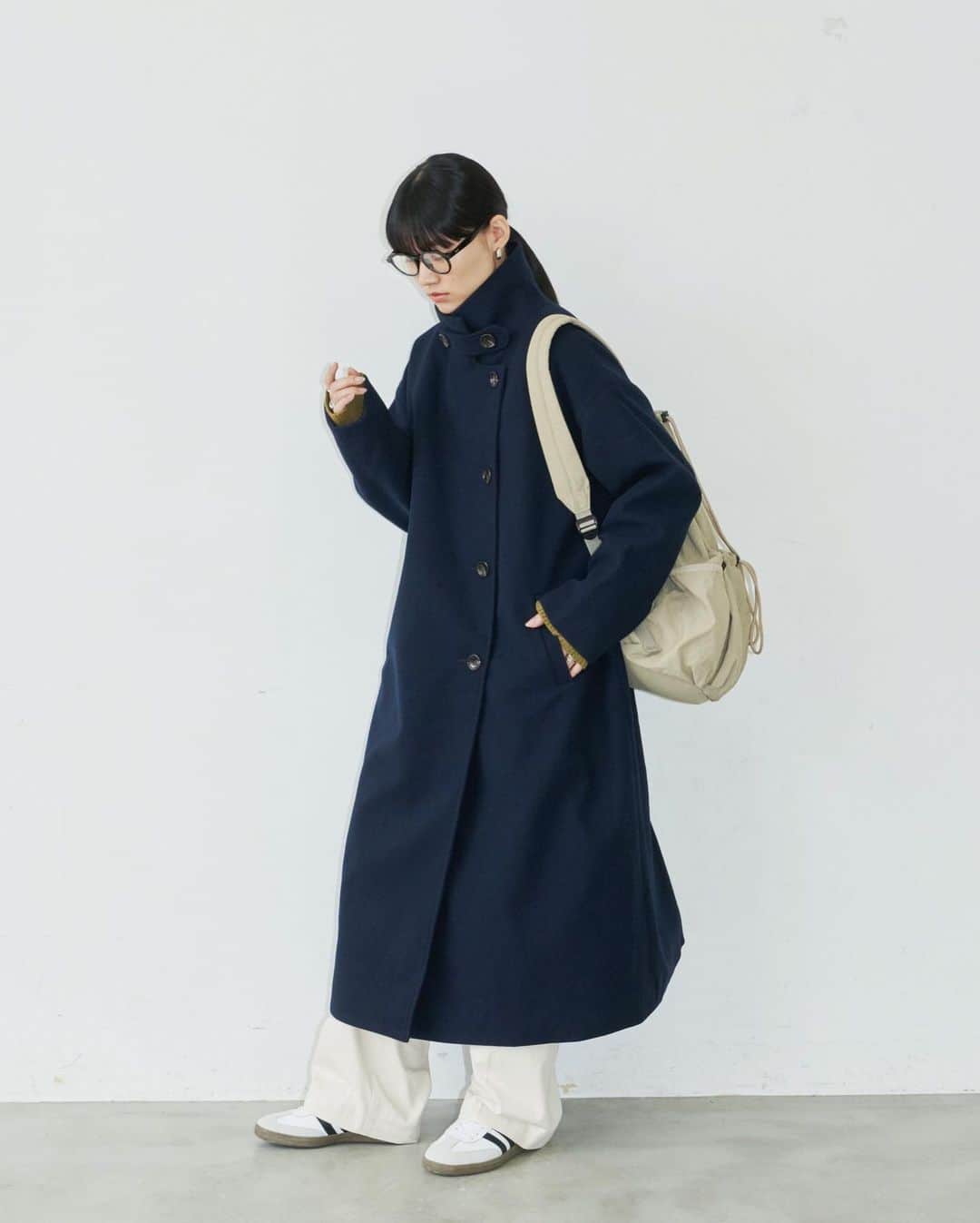 AR Holidayさんのインスタグラム写真 - (AR HolidayInstagram)「✔︎new OUTER 冬本番のおすすめアウター。 3WAYで気分に合わせてスタイリングをチョイス◎ ㅤㅤ ━━━━━━━━━━━━━━━ ㅤㅤㅤㅤㅤ #スタンドカラー3WAYロングコート price/¥7,920(tax in) color/black.ivory.khaki.navy.check size/S.M ㅤㅤ ━━━━━━━━━━━━━━━ ㅤㅤ ※撮影環境の加工感により、実物と色味が異なる場合がございます。 実物に近い色味はZOZOTOWNページ内画像をご参照ください。  #auntierosa#arholiday#holiday#auntierosaholiday#アンティローザホリデー#ホリデー#アンティローザ#2023AW#zozotown#zozotown購入品#ファッション #ワンマイルコーデ #イエベ #ブルベ #秋コーデ #冬コーデ#シンプルコーデ#モードカジュアル #リラックス #リラックカジュアル #大人カジュアル #大人ファッション」10月28日 20時08分 - arholiday