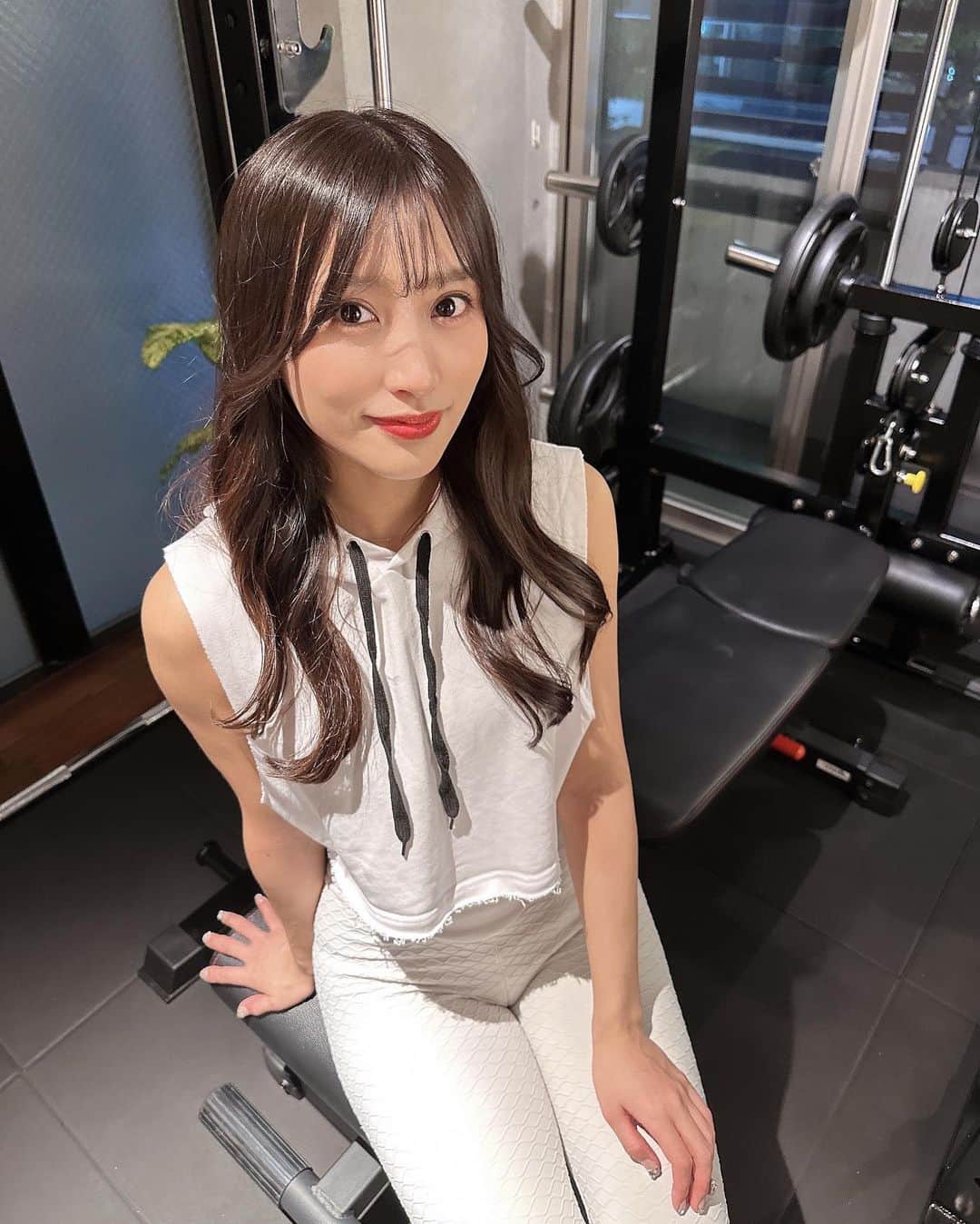 根岸愛さんのインスタグラム写真 - (根岸愛Instagram)「🤍🏋️🤍 . ジム行って来ました🥰 ウェアは白コーデでレンタル🤣💕✨ 今月はたっくさん食べた月だったので これから気合い入れて絞らなくては🥸 . @kayg_personalgym  @ayaumi.co.jp  . ##ケイジー #パーソナルジム新宿 #パーソナルトレーニング新宿 #パーソナルジム恵比寿 #パーソナルトレーニング恵比寿 #レンタルウェア #training」10月28日 20時08分 - negishiai927