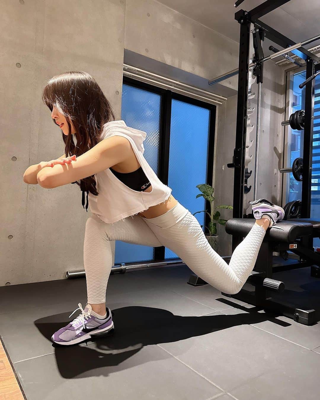 根岸愛さんのインスタグラム写真 - (根岸愛Instagram)「🤍🏋️🤍 . ジム行って来ました🥰 ウェアは白コーデでレンタル🤣💕✨ 今月はたっくさん食べた月だったので これから気合い入れて絞らなくては🥸 . @kayg_personalgym  @ayaumi.co.jp  . ##ケイジー #パーソナルジム新宿 #パーソナルトレーニング新宿 #パーソナルジム恵比寿 #パーソナルトレーニング恵比寿 #レンタルウェア #training」10月28日 20時08分 - negishiai927