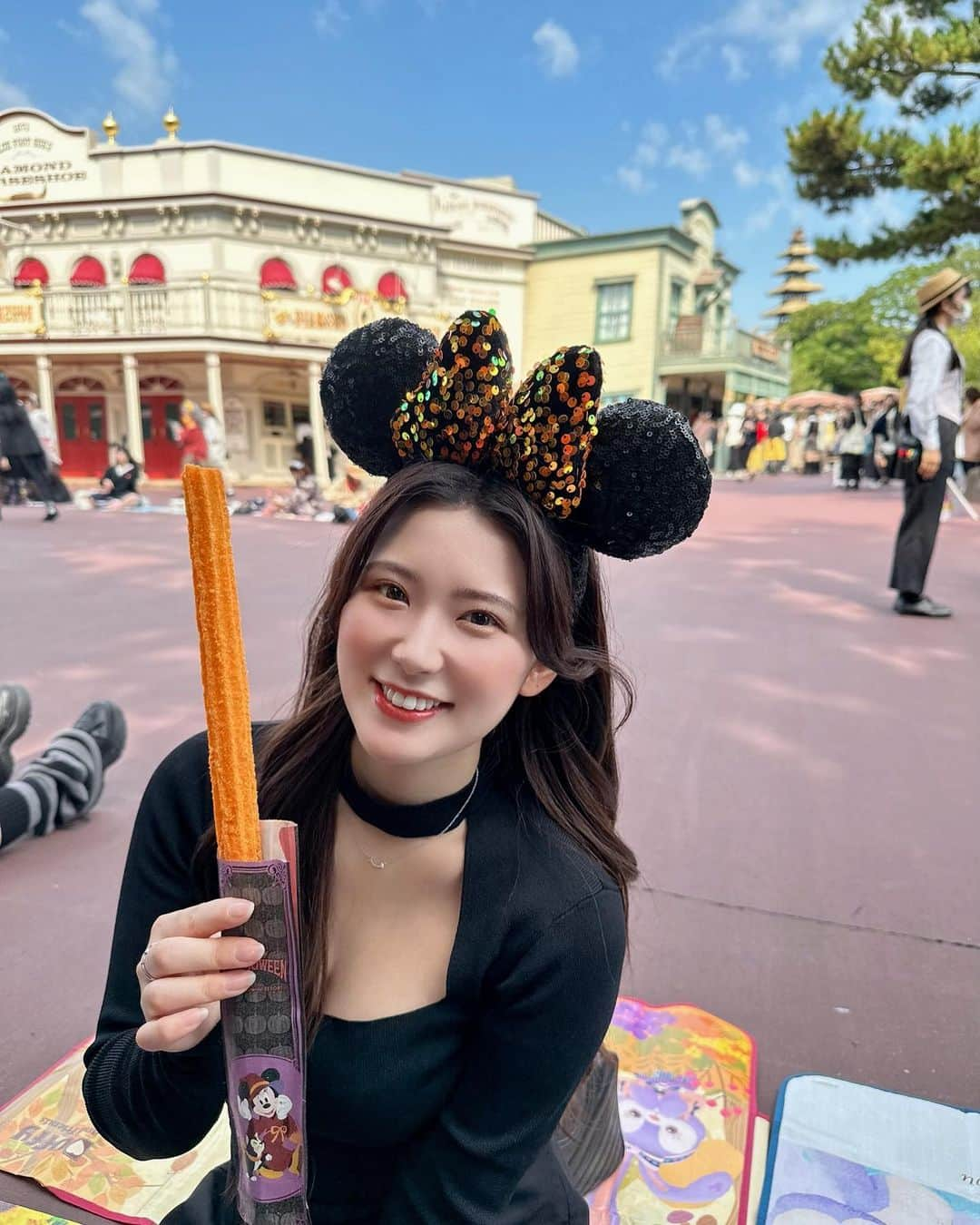 伊藤奈月さんのインスタグラム写真 - (伊藤奈月Instagram)「⁡ Dハロ🐭🎃 land編🏰 ⁡ ハモカラもスプブも 座ってゆっくり観れた👻🫶🏻 ⁡ 肩にマレフィセントの ドラゴン 乗っけて ハロウィン風😈🐉 ⁡ ⁡ #ディズニー  #Disney #TDL  #ディズニーランド #Dハロ  #ハロウィン  #Halloween #スプブ  #スプーキーbooダンス」10月28日 20時14分 - naachan__