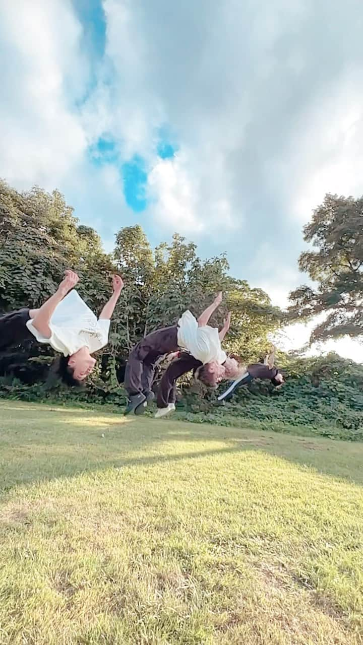 大舌恭平のインスタグラム：「後輩たちとせーの！  #backflip #acrobatics #男子新体操」