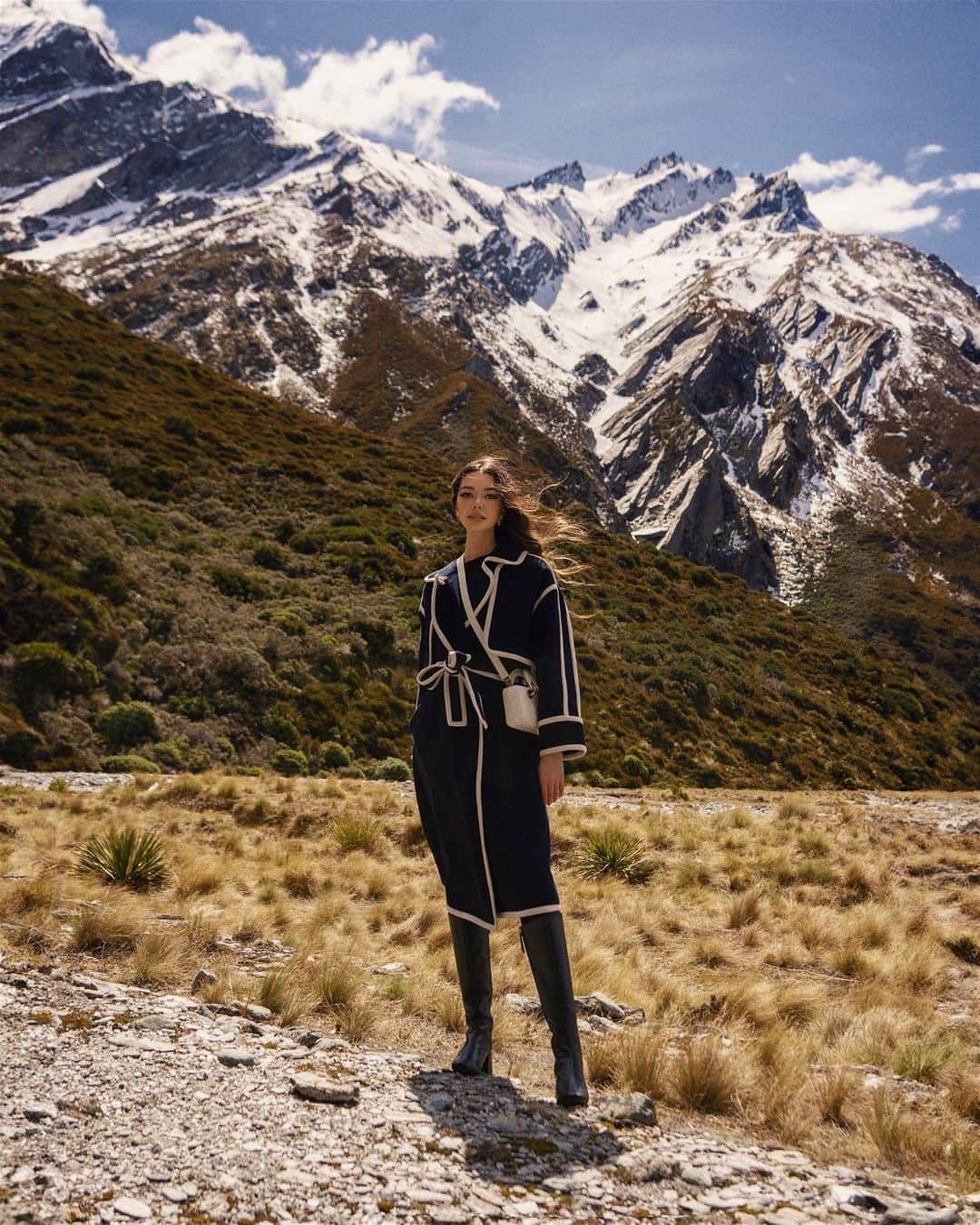タラ・ミルクティーのインスタグラム：「Heli day photo diary: an NZ bucket list dream! 🚁   p.s. for those who asked, we flew with @overthetophelicopters, they were truly the best!」
