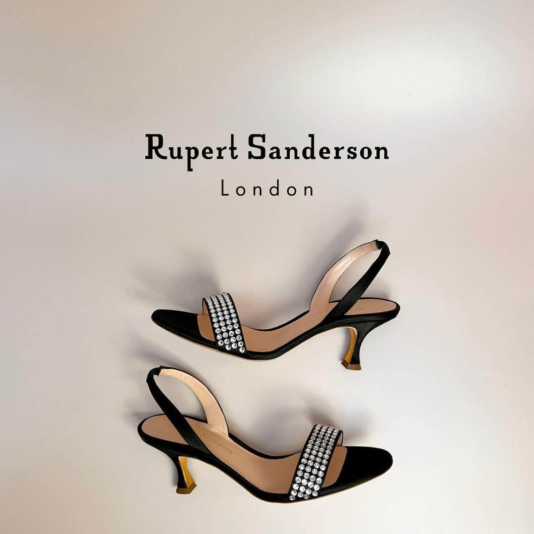 ルパートサンダーソンさんのインスタグラム写真 - (ルパートサンダーソンInstagram)「Stepping into the future with a touch of elegance in Rupert Sanderson Decade satin shoes.」10月28日 20時22分 - rupertsanderson