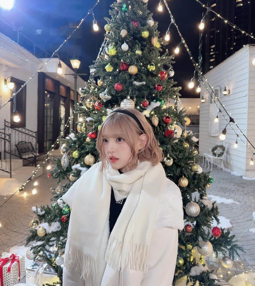 MINAMIのインスタグラム：「. 3rdシングルホワイトクリスマス MVが昨日みなみチャンネルで公開されました🎄オフショット集です！ 雪すごいでしょ⛄️🤭 タノシカッタ！たくさんみてね〜🤍」