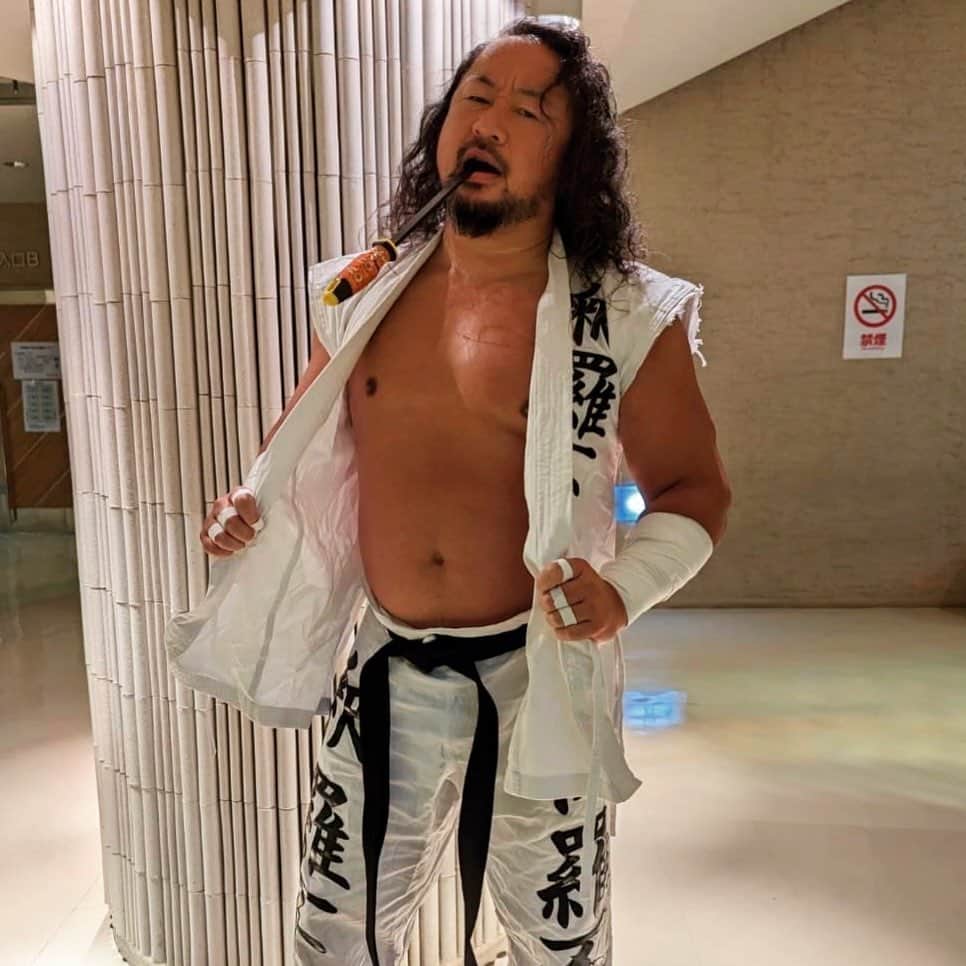 吉田隆司のインスタグラム：「愛喑苦労 炸裂！ #dragongate #prowrestling #握力 #アイアンクロー #愛喑苦労 #ドラゴンゲート #プロレス #道着 #お洒落さんと繋がりたい #岡山 #赤磐市」