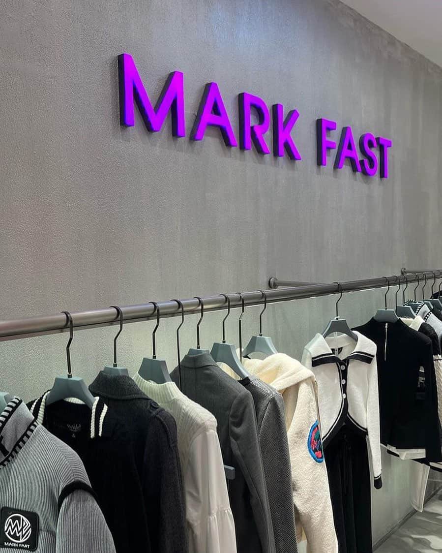マークファストさんのインスタグラム写真 - (マークファストInstagram)「Mark Fast AW23 fits  markfast.com  #markfast #knitwear」10月28日 20時20分 - mark_fast