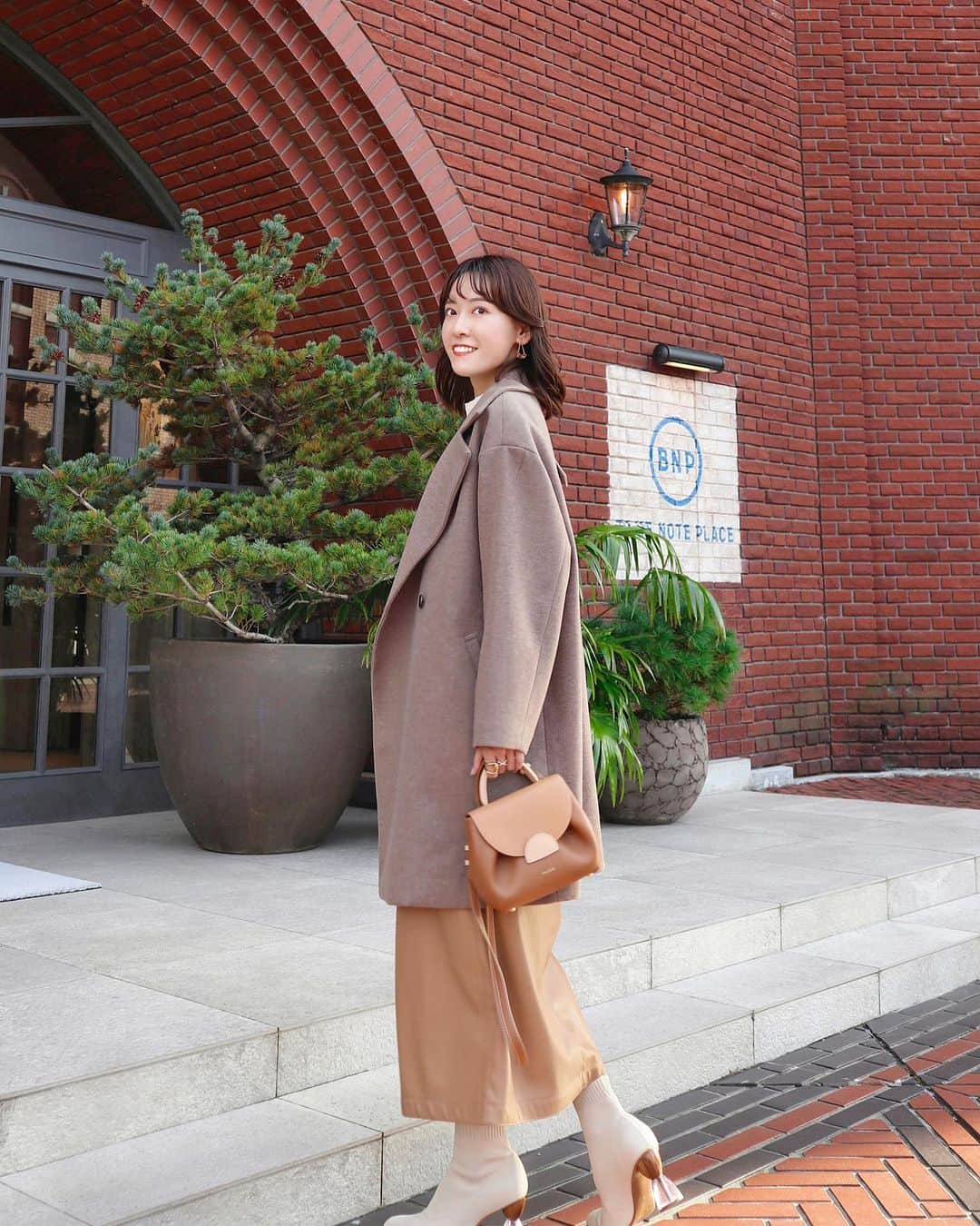 高橋晴香さんのインスタグラム写真 - (高橋晴香Instagram)「#coordinate ⁡ ⁡ 朝晩は少し肌寒いからアウターがマスト👌 ⁡ ⁡ @elura_official のウールライクコート🤎🧥 ⁡ ⁡ コートって重かったりするのもあるけど、これは軽くて◎ ⁡ 　 ウールみたいに暖かいし、着心地も良すぎる🥰🫶 ⁡ ⁡ ⁡ #PR #コーデ #code #outfit #ootd #fashion #お洋服 #晴香コーデ #コートコーデ #秋冬コーデ #Elura #エルーラ #大人の悩みに効くコーデ #Elura2023AW #きれいめカジュアル #秋服コーデ #きれいめコーデ」10月28日 20時20分 - haruka_takahashi0127