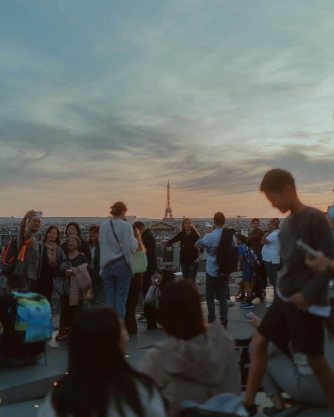 Putri Anindyaのインスタグラム：「Tourists in Paris ✨ // i think this is so far my fav tourist spot in Paris. Rooftop of galleries Lafayette. It’s free but you can have quite an awesome perspective of Paris. Just need to take the escalator or elevator to the top floor. I honestly never shop there but I always come visit to see this view. Not bad at all for a free rooftop. Be sure to visit when you are there. Have a great weekend everyone!」