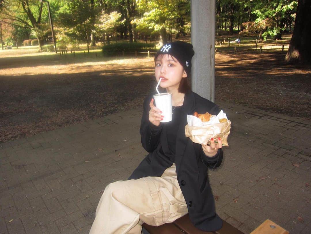 黒沢実未さんのインスタグラム写真 - (黒沢実未Instagram)「公園でピクニックした🧺🥪  #ootd」10月28日 20時30分 - 0033.2004