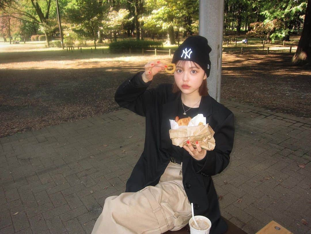 黒沢実未のインスタグラム：「公園でピクニックした🧺🥪  #ootd」