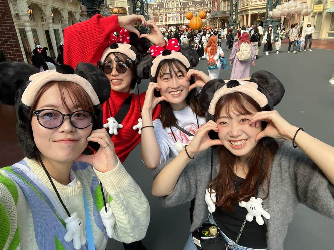 持田早智さんのインスタグラム写真 - (持田早智Instagram)「. ✨🐭🏰✨ DisneyLand ✨👭👭✨」10月28日 20時28分 - sachi.mochi0719