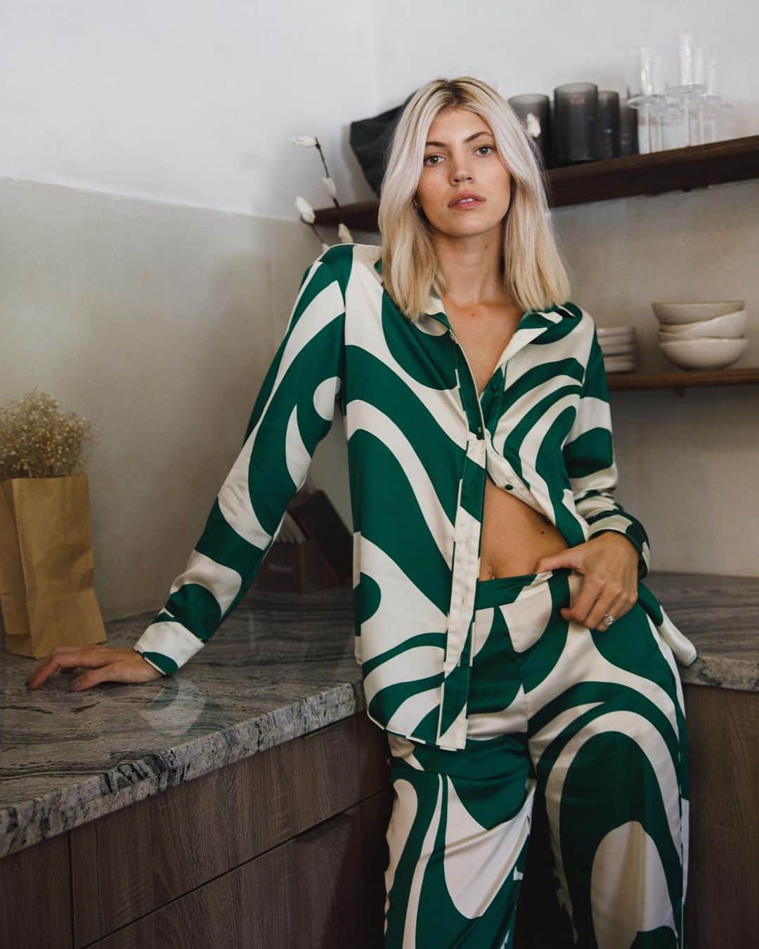 デヴォン・ウィンザーのインスタグラム：「In need of my matcha 🍵」