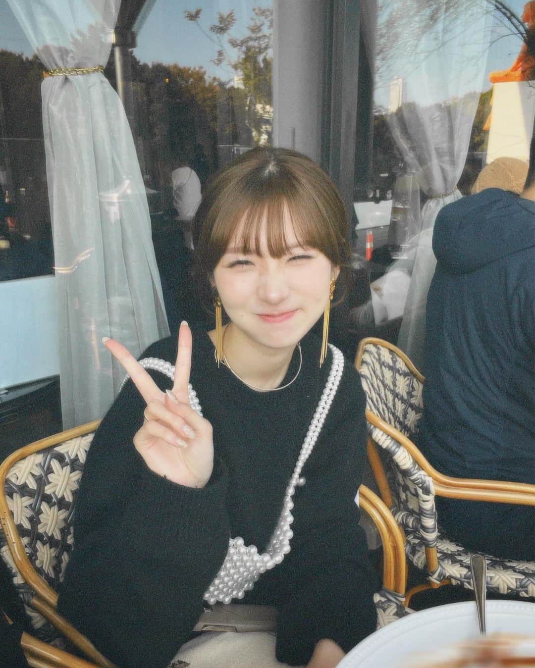 蓮音のインスタグラム：「休日にお出かけできて、最高に楽しかった今日。✍🏻 美味しいもの食べて、自然感じて、同じ熱量で語り合えて、充実しすぎてたな〜 ㅤㅤㅤㅤㅤㅤㅤㅤㅤㅤㅤㅤㅤ オーバーサイズのトップスにこのスカート合わせハマりそうすぎる〜よ！カジュアルになりすぎんのがとても良き（旦那氏のニット勝手に奪った）  スカート、21:00再販なのでお見逃しなく🤛🏻🤍 @eaphi__official  ㅤㅤㅤㅤㅤㅤㅤㅤㅤㅤㅤㅤㅤ #4枚目エイリアン2体で草」