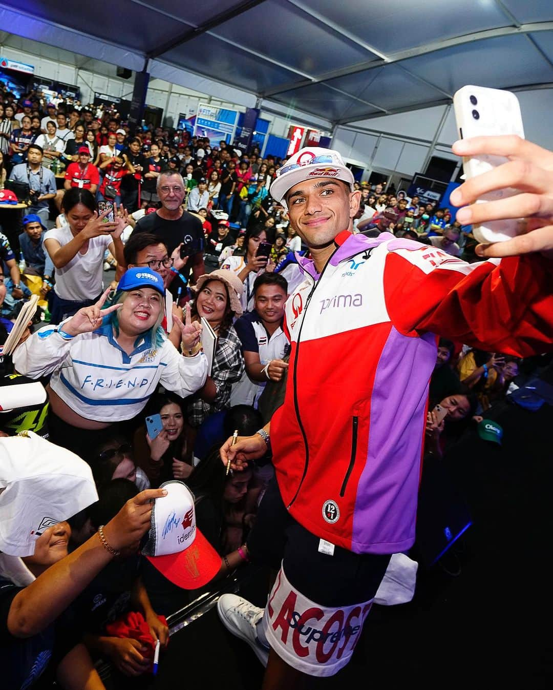 MotoGPさんのインスタグラム写真 - (MotoGPInstagram)「#ThaiGP 🇹🇭 Fan Zone madness 🤩 Thank you to all the fans here for the love 🫶  #FanZone #MotoGP #Motorsport #Racing」10月28日 20時40分 - motogp