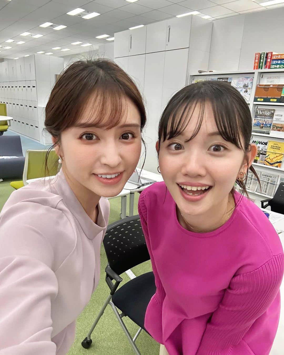 角谷暁子のインスタグラム：「報道フロアでたなかに会えました🩷🩷愛  #WBS」