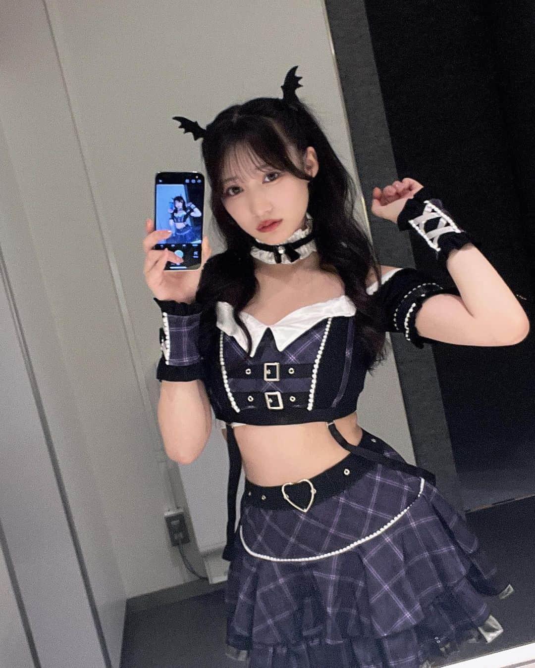 横野すみれのインスタグラム：「😈❤︎  今週はハロウィンイベ盛りだくさんで 色んなコスプレ出来て楽しいな🐱  今日はチェキカメありがとうございました！  明日もラフォーレ原宿でイベントあるので 予定が合う方はぜひぜひ😈❤︎  #ハロウィン #ハロウィンコスプレ #devil #コスプレ #ハーフツイン #ヘアアレンジ #黒髪ロング #gravure #地雷メイク #ピンクメイク  #原宿デート #ミニスカ #🎃👻 #ハロウィン仮装」