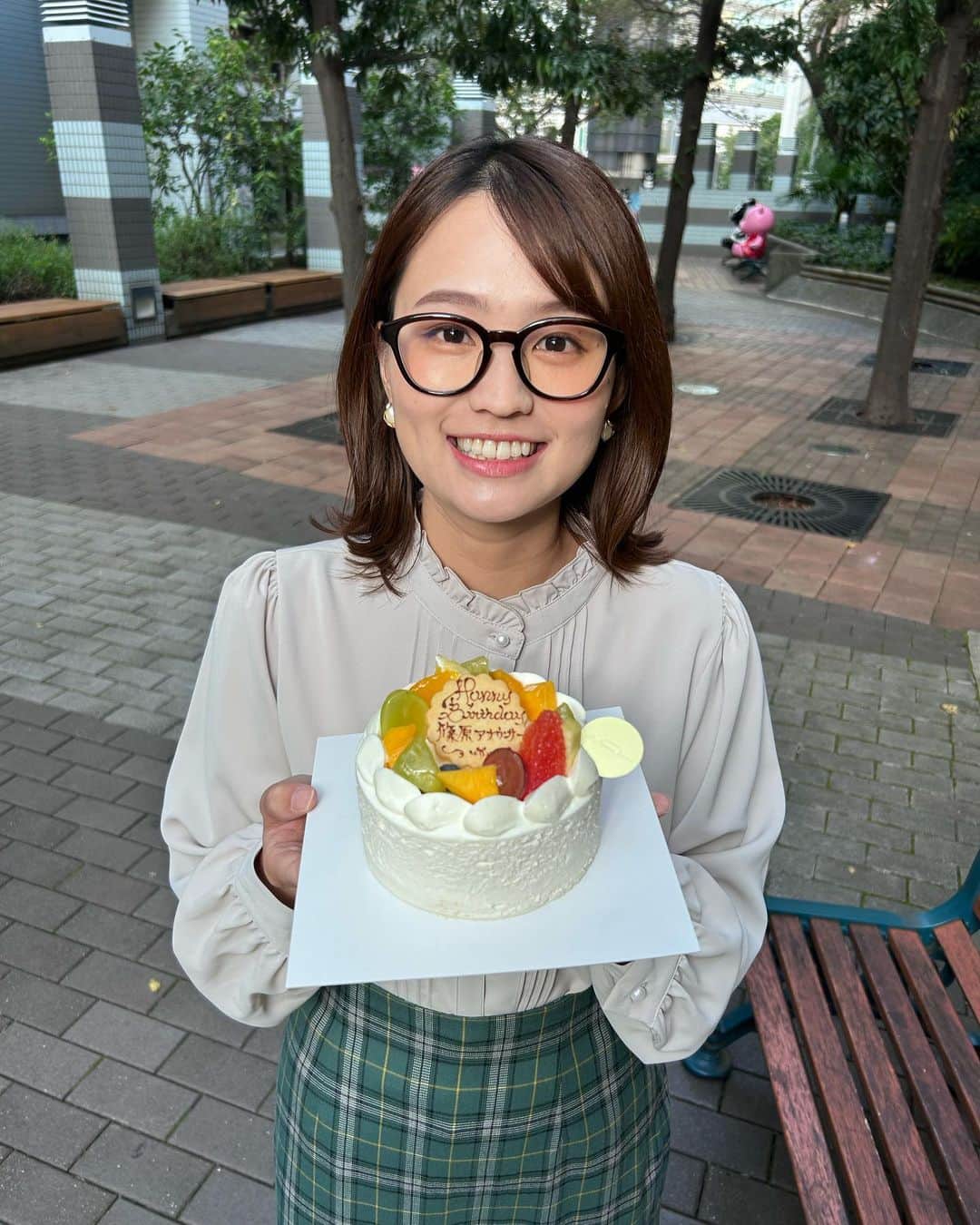 のインスタグラム：「今夜のS☆1競馬予想　#天皇賞秋 誕生日をはやめにお祝いしていただきました😭✨ 予想を当てて、あすは27歳最初の的中にしたいです！ #東大式データ予想」