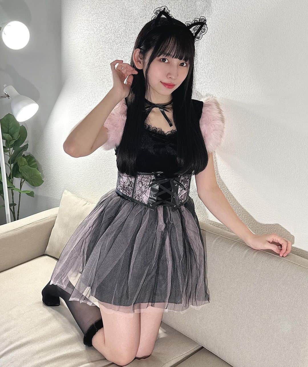 早川真由のインスタグラム：「飼う？🐱 ⁡ ⁡ #instagood  #instpic #instlaike #model  #me #japanesegirl #japaneseidol #l4 #l4l #kawaii #kawaiigirl #黒髪 #黒髪ストレート #暗髪 #自撮り #自拍 #粉我 #拍攝  #좋아요환영 #自撮り女子 #インフルエンサー #selfie #followｍe #cosplaygirl #コスプレ #コスプレ女子 #グラビア #グラビアアイドル #グラビアモデル #太もも」