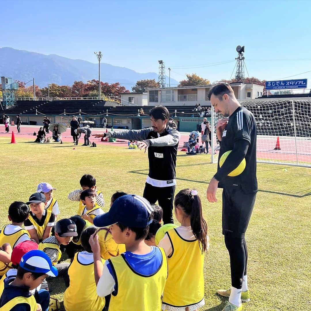 小椋祥平さんのインスタグラム写真 - (小椋祥平Instagram)「. #スクラム甲府 ⚽️⚾️🏀🏉🏃‍♂️  約140名の子供達が参加  子供達の元気、パワーは凄い😳」10月28日 20時40分 - shohei_40