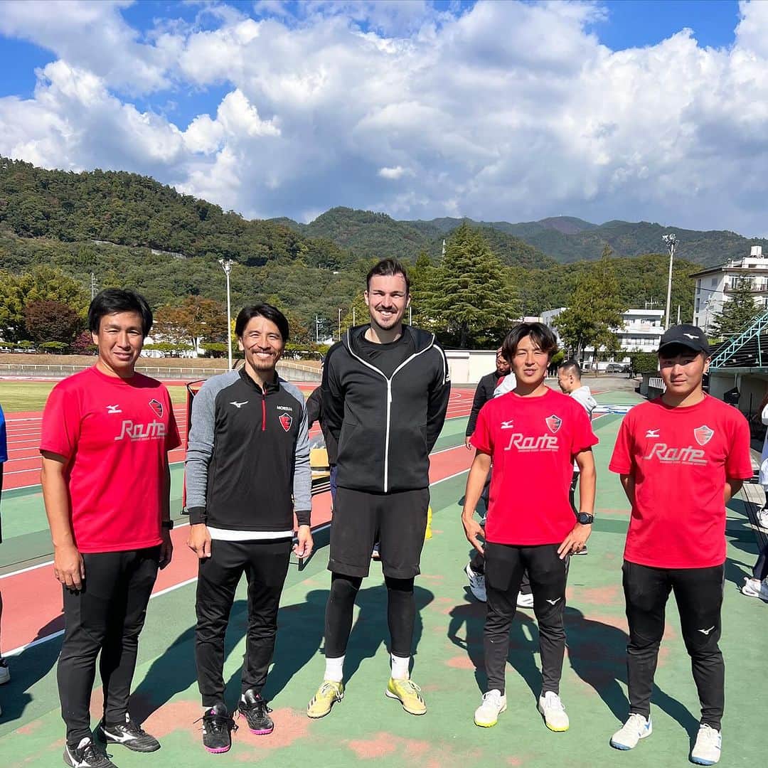 小椋祥平さんのインスタグラム写真 - (小椋祥平Instagram)「. #スクラム甲府 ⚽️⚾️🏀🏉🏃‍♂️  約140名の子供達が参加  子供達の元気、パワーは凄い😳」10月28日 20時40分 - shohei_40