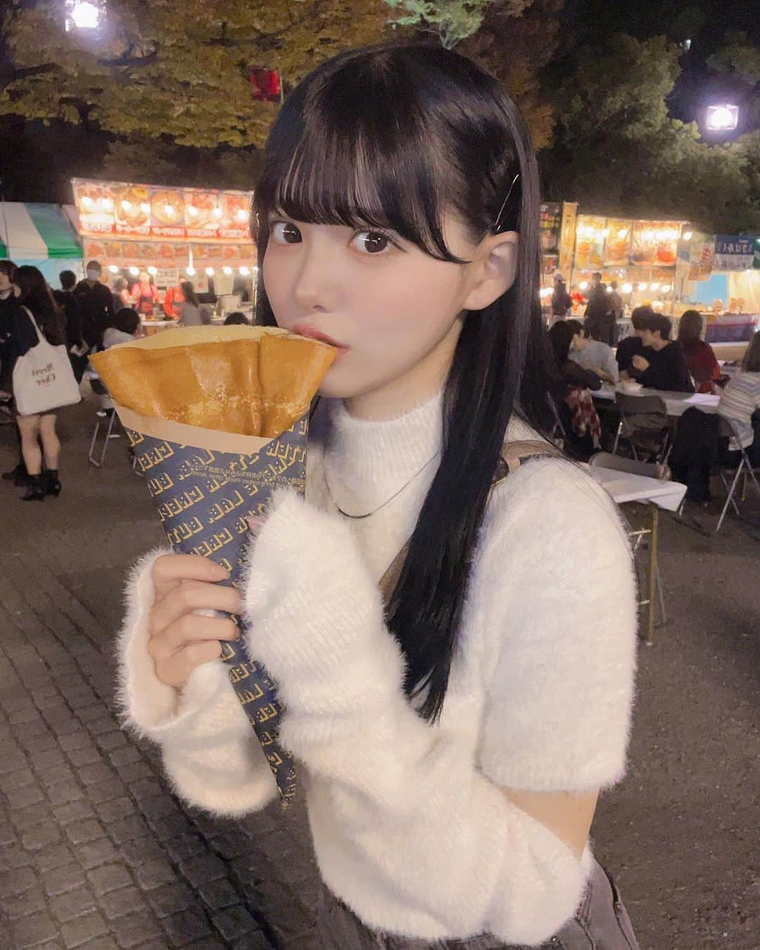 立花ことりのインスタグラム：「クレープはバターバター！🧈 。 。 。 #自撮り #自撮り女子 #自撮り界隈 #自撮り部 #自撮り女子部 #デート風 #彼女感 #屋台 #お祭り #お祭り写真部 #フェス #」