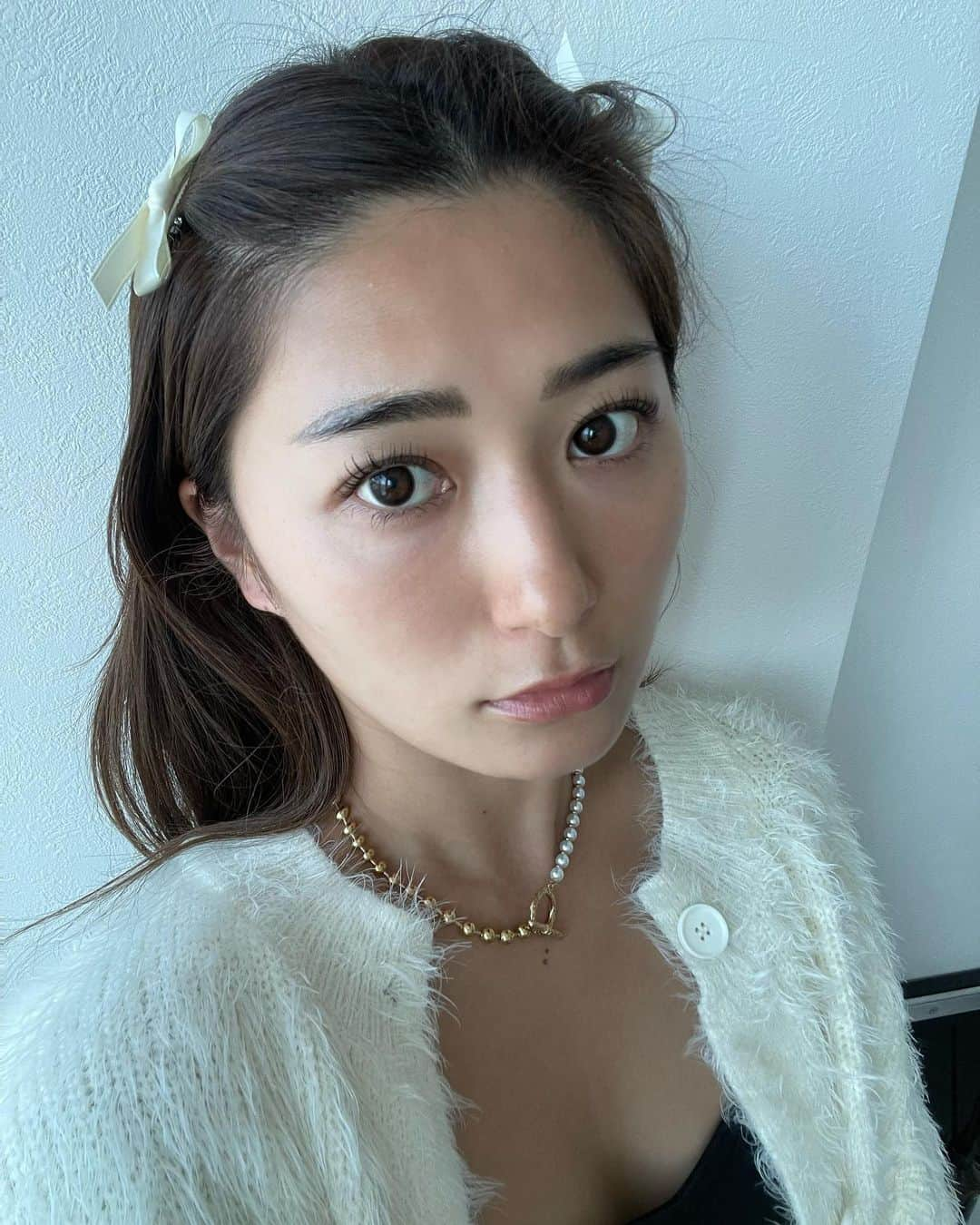 新谷伊沙李のインスタグラム：「すんごいラブリーちゃんになった😇 中身は全然違いますからね騙されないで😇w  この時使ったマスカラはラブライナーってやつなんやけど、めちゃくちゃロングにみえる‼︎‼︎ あと、塗りやすくてダマにならんのもありがたいし、ウォータープルーフやのにお湯で落ちる🤣  天才すぎないか？👏 皆んなも使ってみてちょ‼︎‼︎  @loveliner_official #PR #ラブライナー #ラブライナーマスカラ #オールラッシュマスク #ロングマスカラ"」