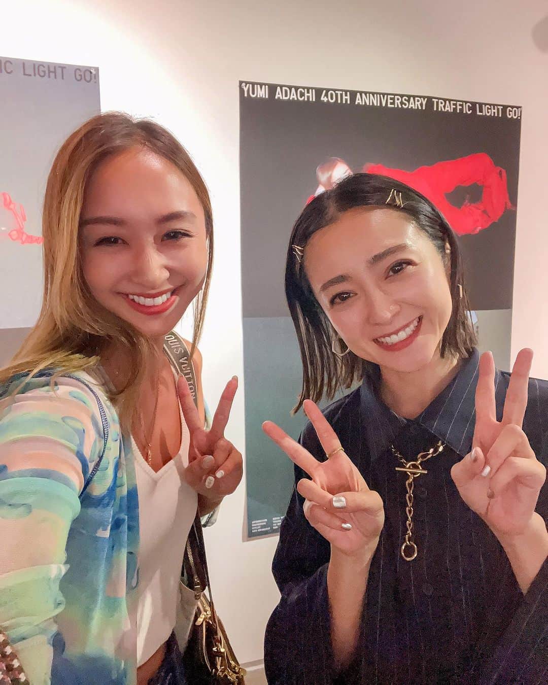 近藤あやのインスタグラム：「大好きな安達祐実さんー！！  芸能生活40周年を記念したアート展の レセプションにお誘い頂き行ってきました❤️😭 優しすぎるで幸せすぎる🥹🩷❤️ おめでとうございます！！！！！！✨✨✨  いろんな安達祐実さんを魅せてくれた 天才クリエイターのみなさん、ほんと ありがとうございました！！😭❤️✨ ファン(私)歓喜！！🫶🫶🫶✨✨✨ どれも可愛い！最高！！！ まっったく42歳に見えない👶 可愛いがとまらない！！！！！！！ 永遠の憧れです🫶🫶🫶🫶  祐実さん、ご飯行きたいです🥰(しつこい) 世界のどこにいても飛んでいきます！！🌏😍🫶🩷  明日まで開催だよ！🐘🎨 安達祐実：芸能生活40周年記念アート展 rYUMI ADACHI 4 0 / 4 2 1 日時：2023年10月28日（土）、29日（日）11時～19時ま 場所：elephant STUDIO 〒150-0002 東京都渋谷区渋谷2-7-4  #推し活 🩷🩷✌️✌️✌️」