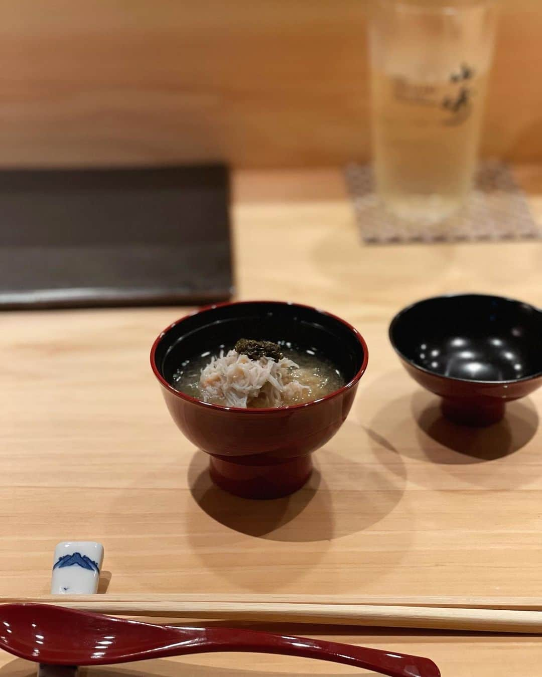 ___mikik___さんのインスタグラム写真 - (___mikik___Instagram)「@kaikou_sushi 🍣🍶 幸せな夜♡ どれもこれも美味しすぎてお酒が進みましたな☺️ お陰で顔が🐙 また行こうね🫶🏻 @911erika」10月28日 20時49分 - ___mikik___