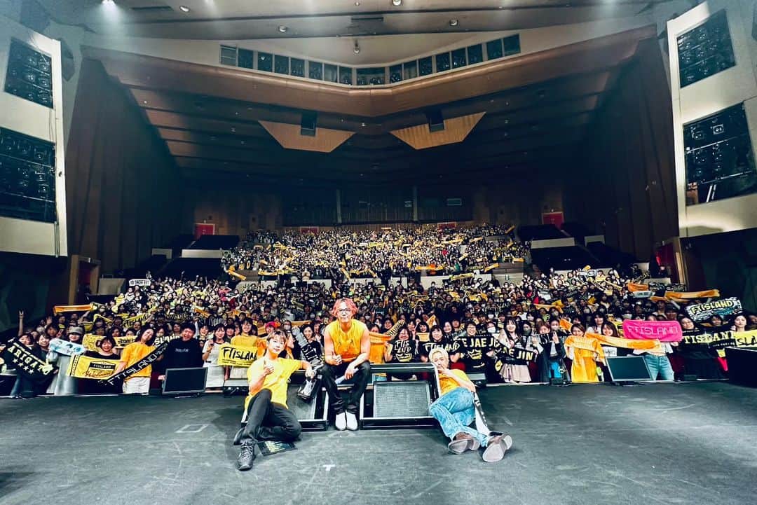 イ・ホンギのインスタグラム：「ひさしぶりのふくおか!!!!!😋 きゃくにぼくらがちからもらったな....☆ ほんとうにありがとう🤘 ぜったいにもどります!!!!!!🤘 まっとって！#ftisland」