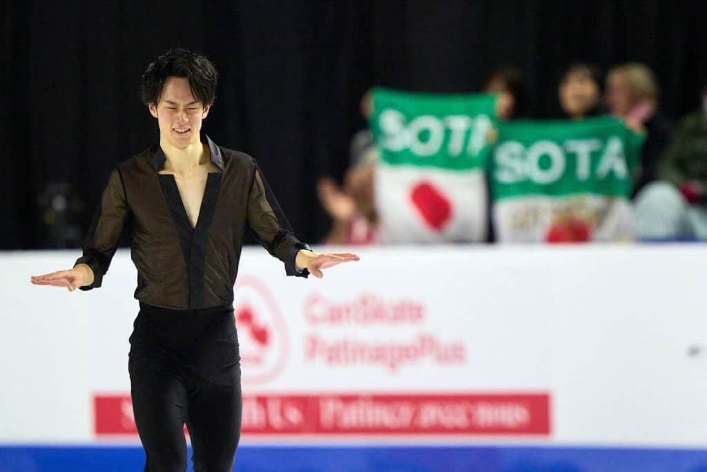 山本草太さんのインスタグラム写真 - (山本草太Instagram)「📝 Yamamoto tops favorite to win Men’s Short Program at Skate Canada International   Read the review now! 👉 #LinkInBio   #GPFigure #FigureSkating」10月28日 20時51分 - sota0110