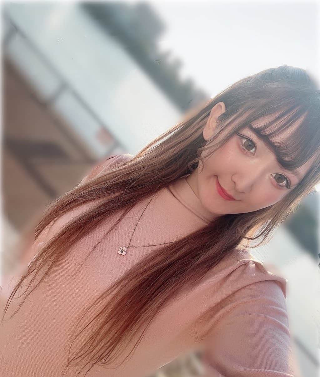 朱崇花のインスタグラム：「身近な人でも理解されないのに知らない人に共感求めない 期待するだけ傷がえぐれる だからもうたどり着いたのは 私は自分の思う形で理想の自分に近づいて好きなひとと価値ある時間を過ごす 強くなるとか誰かを倒すとかはもういらなくてただひたすらに綺麗になりたいとおもう25の夜。 #happybirthday」