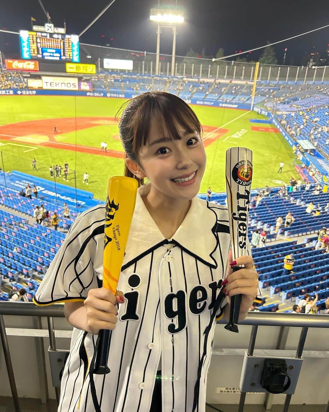 のインスタグラム：「日本シリーズ始まったー！！♡ 毎日楽しみー♩  #日本シリーズ#関西対決#阪神#阪神タイガース#野球#野球女子#トラコ#日本一」