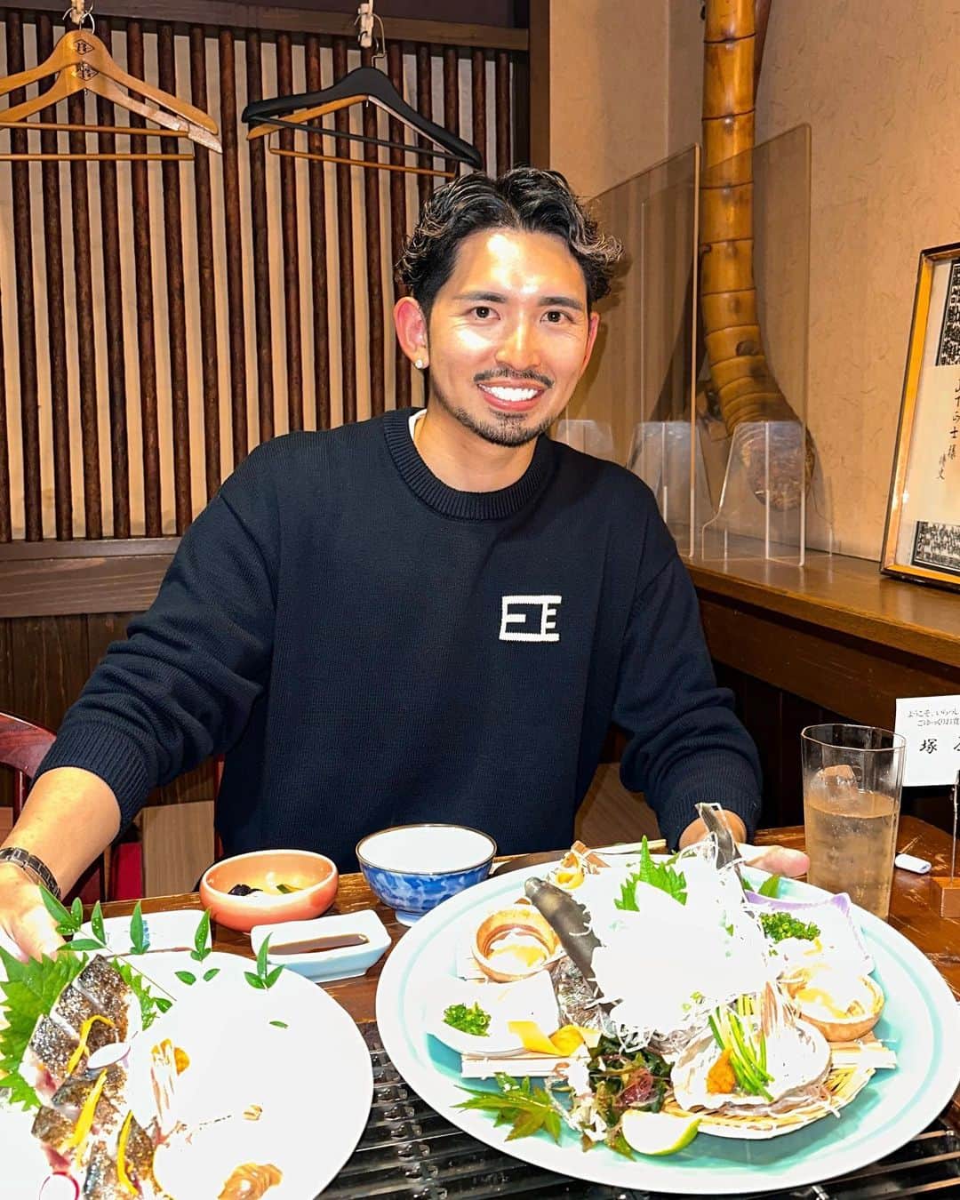 ken_navyのインスタグラム：「福岡ポップアップ 1日目終了  沢山のご来場有難うございました😊 明日最終日となりますので宜しくお願い申し上げます🙇‍♀️  810-0041 福岡県福岡市中央区大名1-3-14  花形館1F A-1  10/29(日)11:00〜18:00  福岡ご飯美味し過ぎて最高  @matsumoto0000  @kozu_.27   @kawata.nakasu」