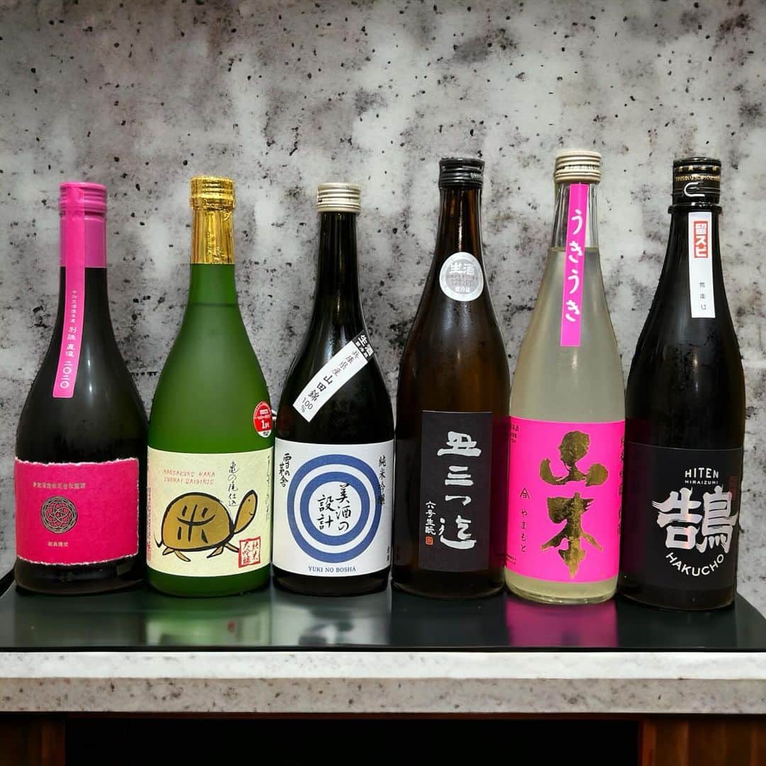 柳家三之助さんのインスタグラム写真 - (柳家三之助Instagram)「柿八寄席のお客さまと酒談義、すぐにふるさとのお酒をこんなに送ってくださいました。呑んだことのない蔵二本を含め、現在我が家の野菜室は秋田の酒占有率が7割に上昇。青森長野勢の奮闘が期待されます。#日本酒」10月28日 21時00分 - sannosuke