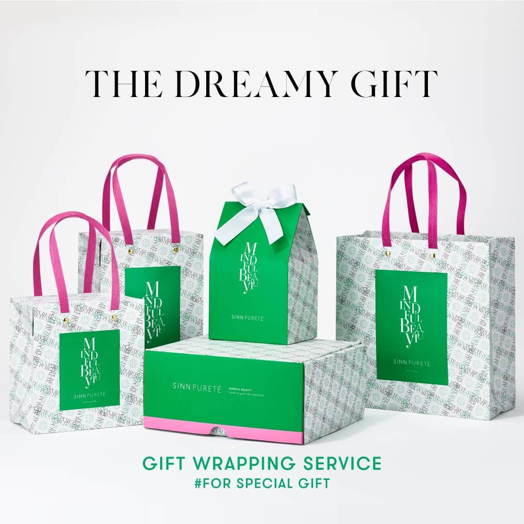 のインスタグラム：「THE DREAMY GIFT.  それは、いつもの時間を特別に変える 夢心地を贈る特別なギフト #FORYOU  頑張る自分へ、大切な誰かへ 肌にも心にも、心躍る特別なひとときを。  シンピュルテは、ギフトにぴったりなラッピングBOXやギフトバッグをご用意しております。  一年間のありがとうと、贈りたい人を想う“愛”が伝わるギフトです。  #シンピュルテ #sinnpurete #sinnpureté  #クリスマスギフト #クリスマスコフレ2023 #クリスマスコフレ #ギフトラッピング #ギフトにおすすめ #ギフト選び #ギフトセット #ギフトボックス」