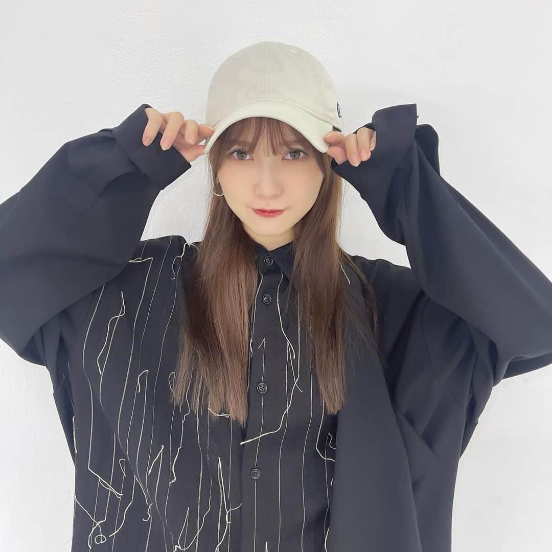 加藤史帆さんのインスタグラム写真 - (加藤史帆Instagram)「発売中の「The NEW ERA Book / Fall & Winter 2023」に加藤史帆登場させていただいています！  NEW ERAのアイテム、特に帽子系は普段からずっと愛用させていただいているので凄く嬉しいです🧢♡  初登場なので、ぜひチェックしてみてください！  #shihogram #NEWERA」10月28日 21時06分 - katoshi.official