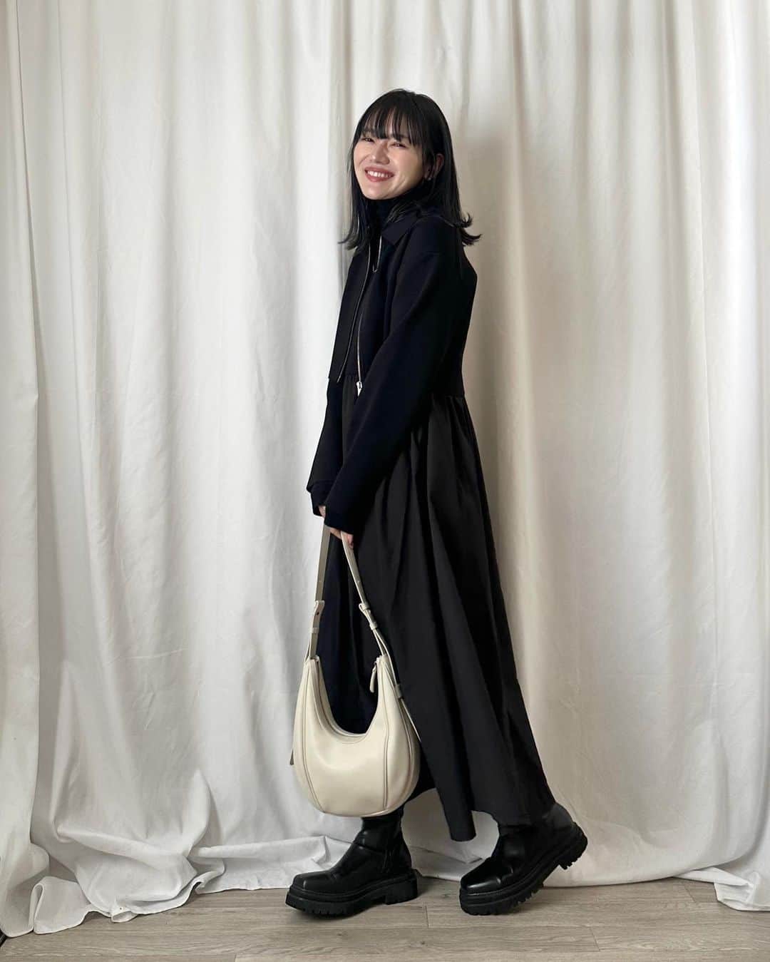 かほこ。さんのインスタグラム写真 - (かほこ。Instagram)「ㅤㅤㅤㅤㅤㅤㅤㅤㅤㅤㅤㅤㅤ ㅤㅤㅤㅤㅤㅤㅤㅤㅤㅤㅤㅤㅤ jacket : #cos dress : かほこ。× #nissen bag : #folnua boots : #evol ㅤㅤㅤㅤㅤㅤㅤㅤㅤㅤㅤㅤㅤ Formequeの撮影の日。 撮影時はオールブラックです😌🖤 ㅤㅤㅤㅤㅤㅤㅤㅤㅤㅤㅤㅤㅤ コラボワンピに、お気に入りのCOSのニットジャケット合わせてみたらとっても可愛かった〜🫶🏻 ㅤㅤㅤㅤㅤㅤㅤㅤㅤㅤㅤㅤㅤ #kaho_fashion」10月28日 21時02分 - xxokohakxx
