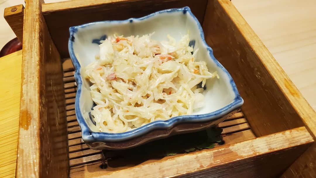 別所哲也のインスタグラム：「ズワイガニの蒸し鮨　鹿児島　ハガツオの鮨 感動した！　まだまだ　鮨は、深い！」