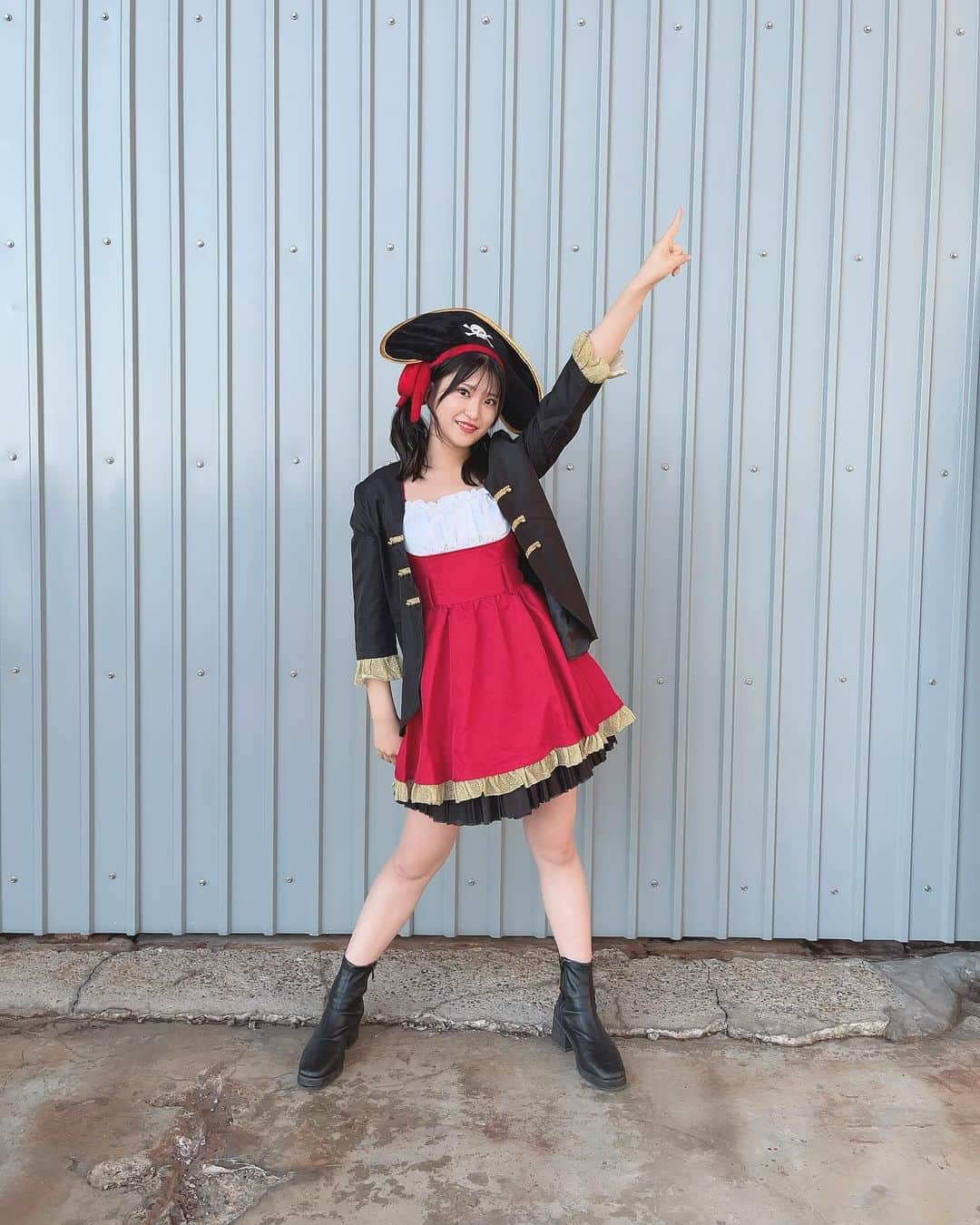 のインスタグラム：「憧れの、、、🏴‍☠️  #Appareハロウィン2023 ありがとうございました🫶  初めての仮装でのライブ！！  この仮装はね、℃-uteさんのトレジャーボックスの衣装をリスペクトして選んだの🫶 トレジャーボックスのライブと衣装が大好きだったから着れて嬉しかった💗💗💗  沢山の方が見てくださっててものすごく嬉しかったです🫶 ありがとう🫣  そして、生配信もございました🫶 見てくださった皆さんありがとうございます🤍  明日の単独ライブがより楽しみになったね🫶 ドキドキ緊張ですが、よろしくお願いします！！  それでは！また明日ね🫶 おやすみなさい♡  #ハロウィン #halloween #仮装 #海賊 #c_ute さん #トレジャーボックス #idol #アイドル #18 #05 #アプガ #アップアップガールズ仮 #住田悠華」